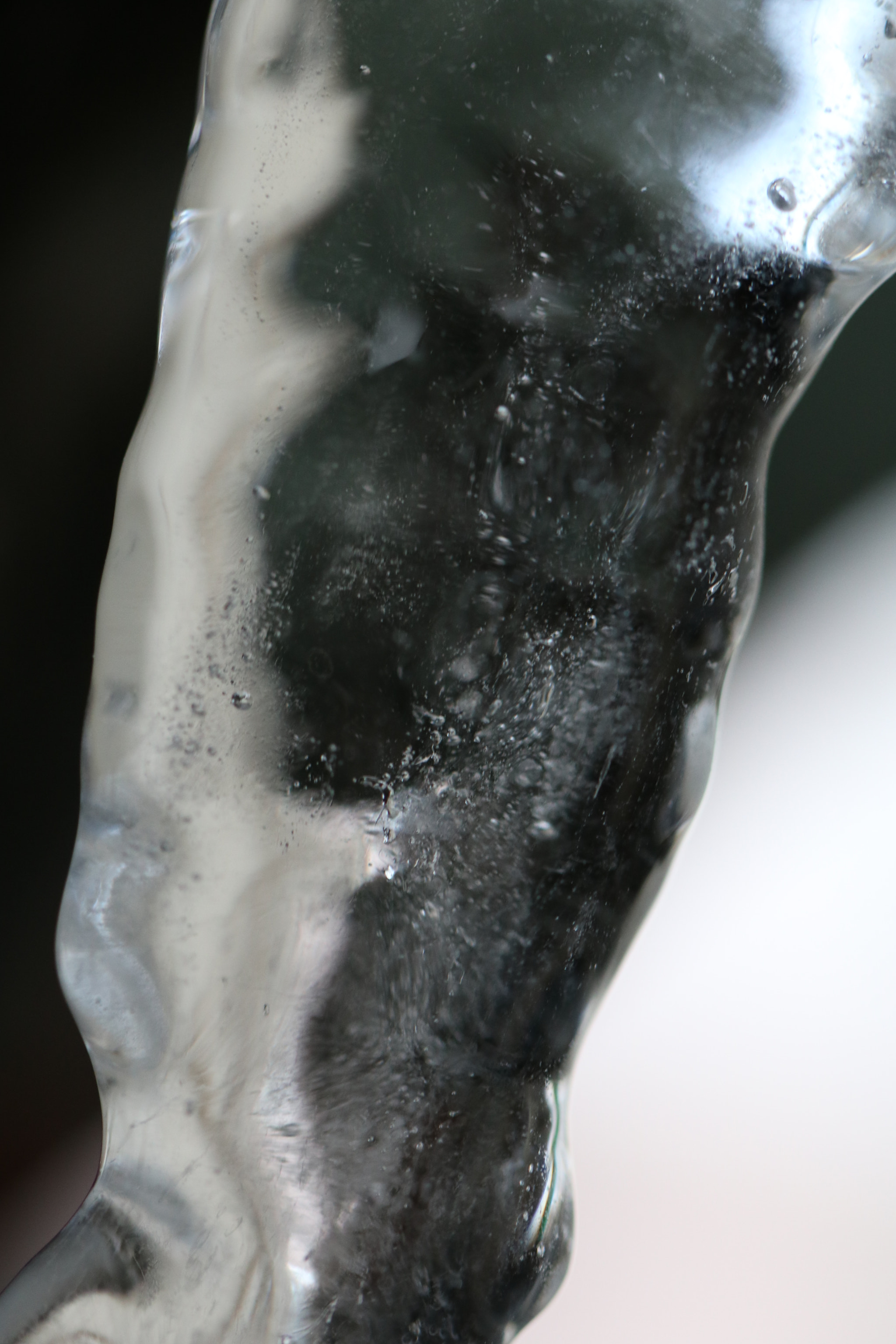 Canon EOS 750D (EOS Rebel T6i / EOS Kiss X8i) + Canon EF 100mm F2.8L Macro IS USM sample photo. Icicle photography