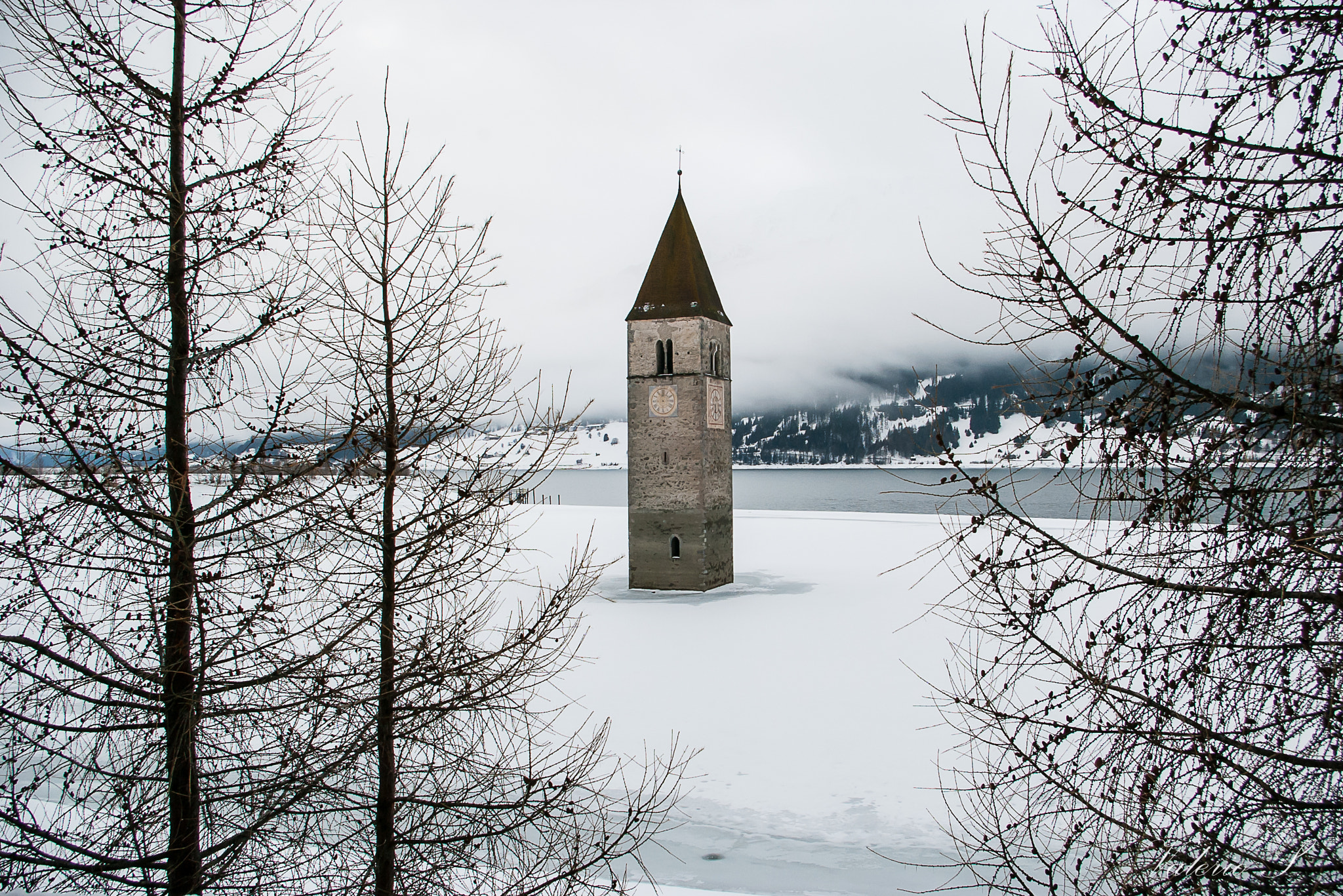 Pentax *ist DL sample photo. Il campanile sommerso del lago di resia come era d'inverno photography