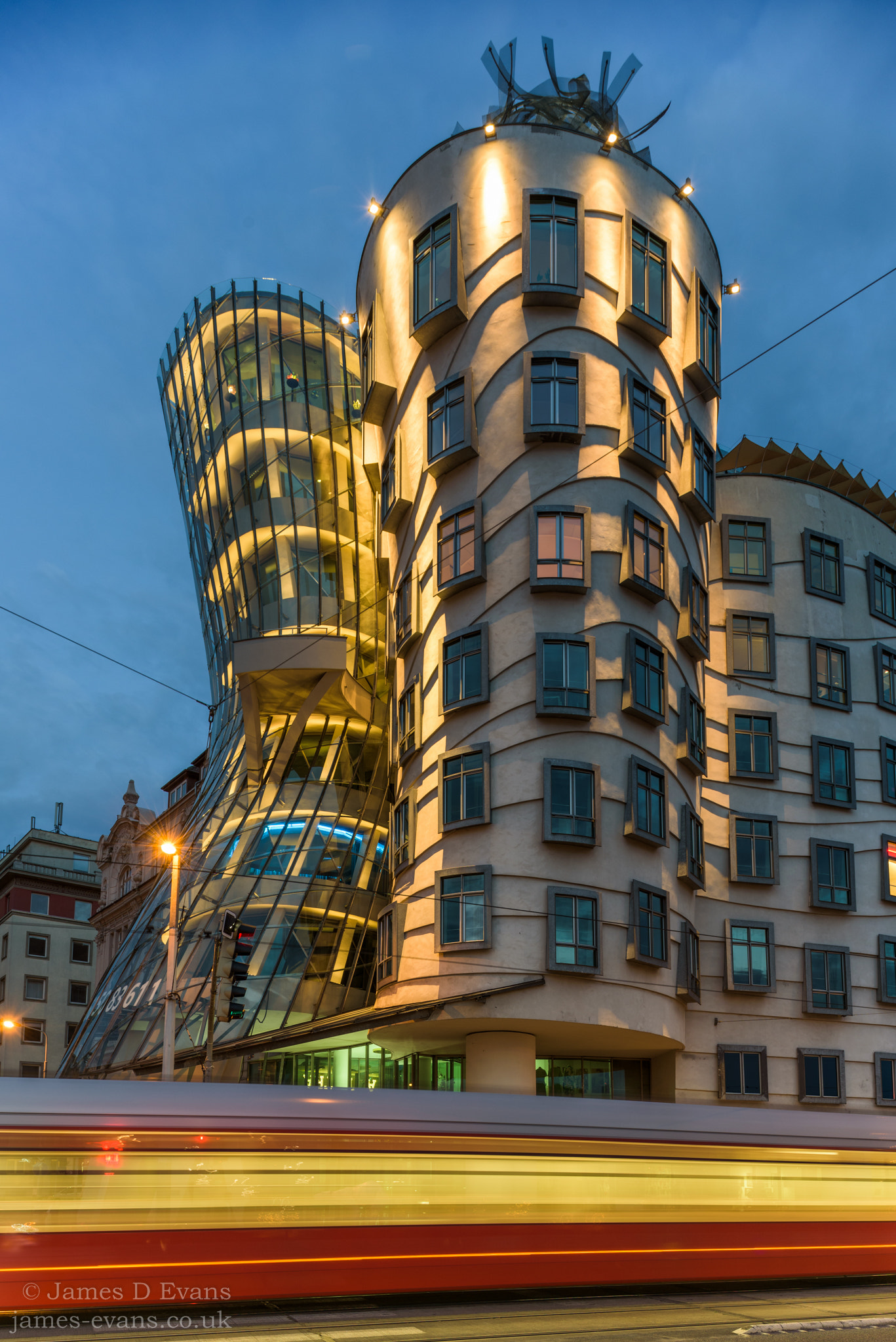 Nikon PC-E Nikkor 24mm F3.5D ED Tilt-Shift sample photo. Dancing house - prague photography