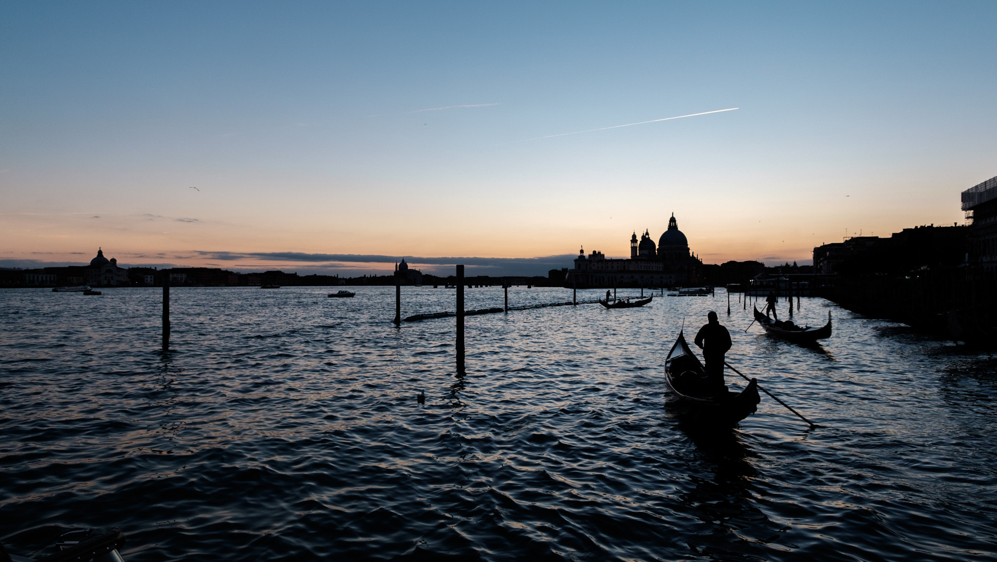 Fujifilm X-E2 + Fujifilm XF 10-24mm F4 R OIS sample photo. Sunset on venice photography