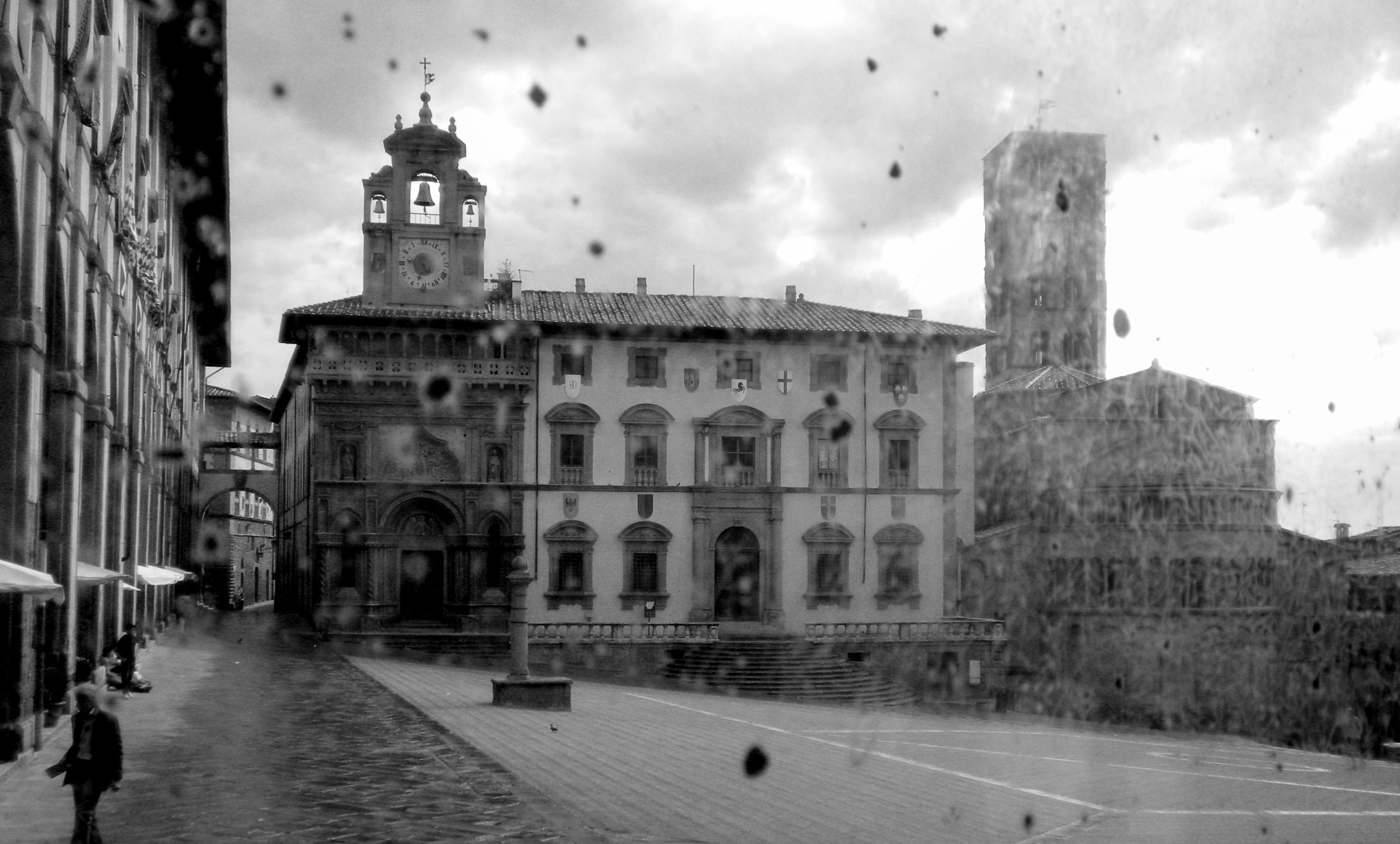Nikon Coolpix S630 sample photo. Arezzo piazza grande  photography