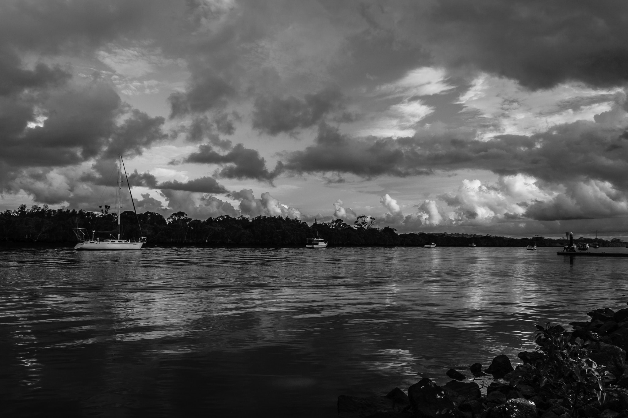Canon EOS 40D + Canon EF-S 18-55mm F3.5-5.6 IS sample photo. Sky drama (b&w) photography