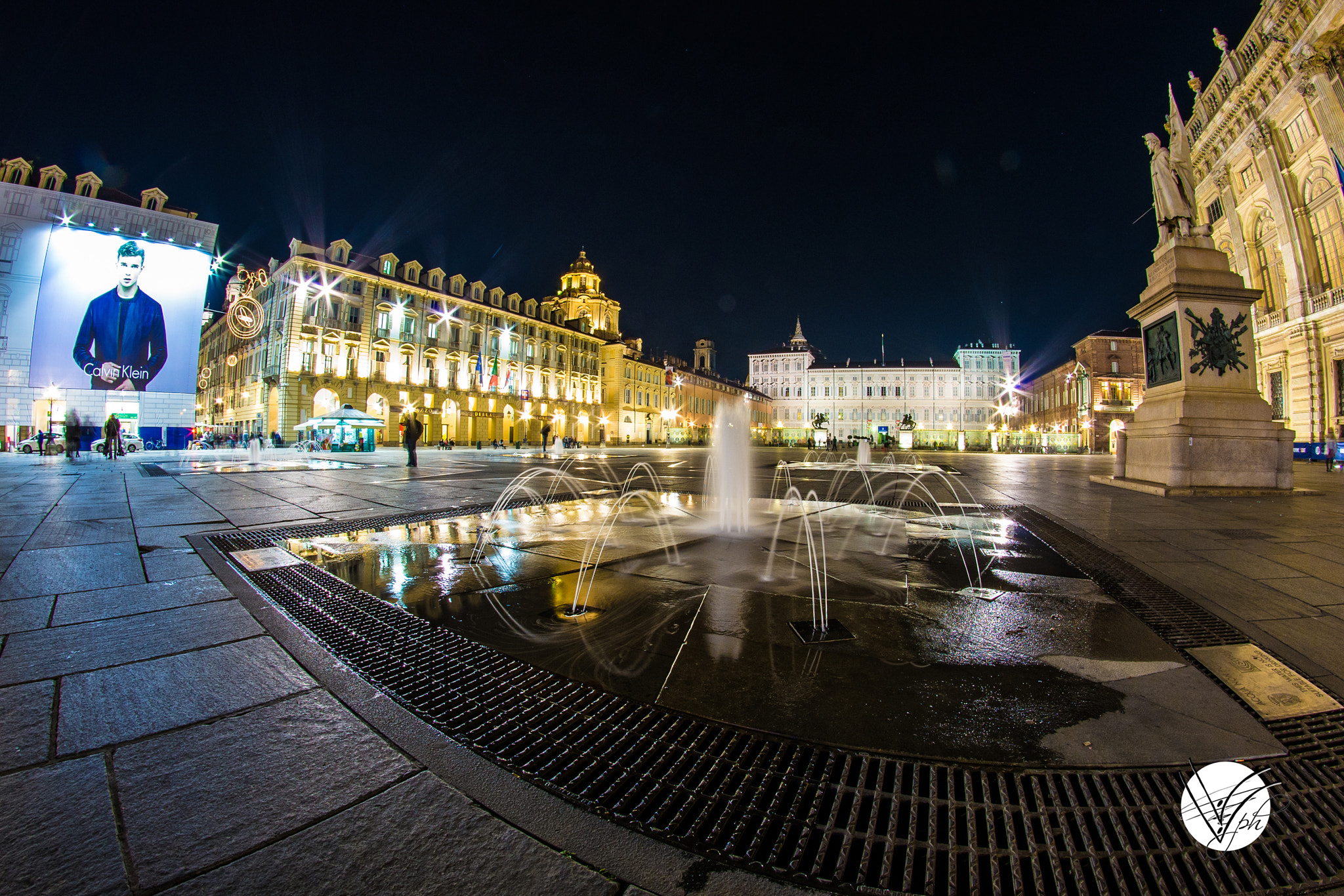 Nikon D610 + Samyang 8mm F3.5 Aspherical IF MC Fisheye sample photo. Piazza castello photography