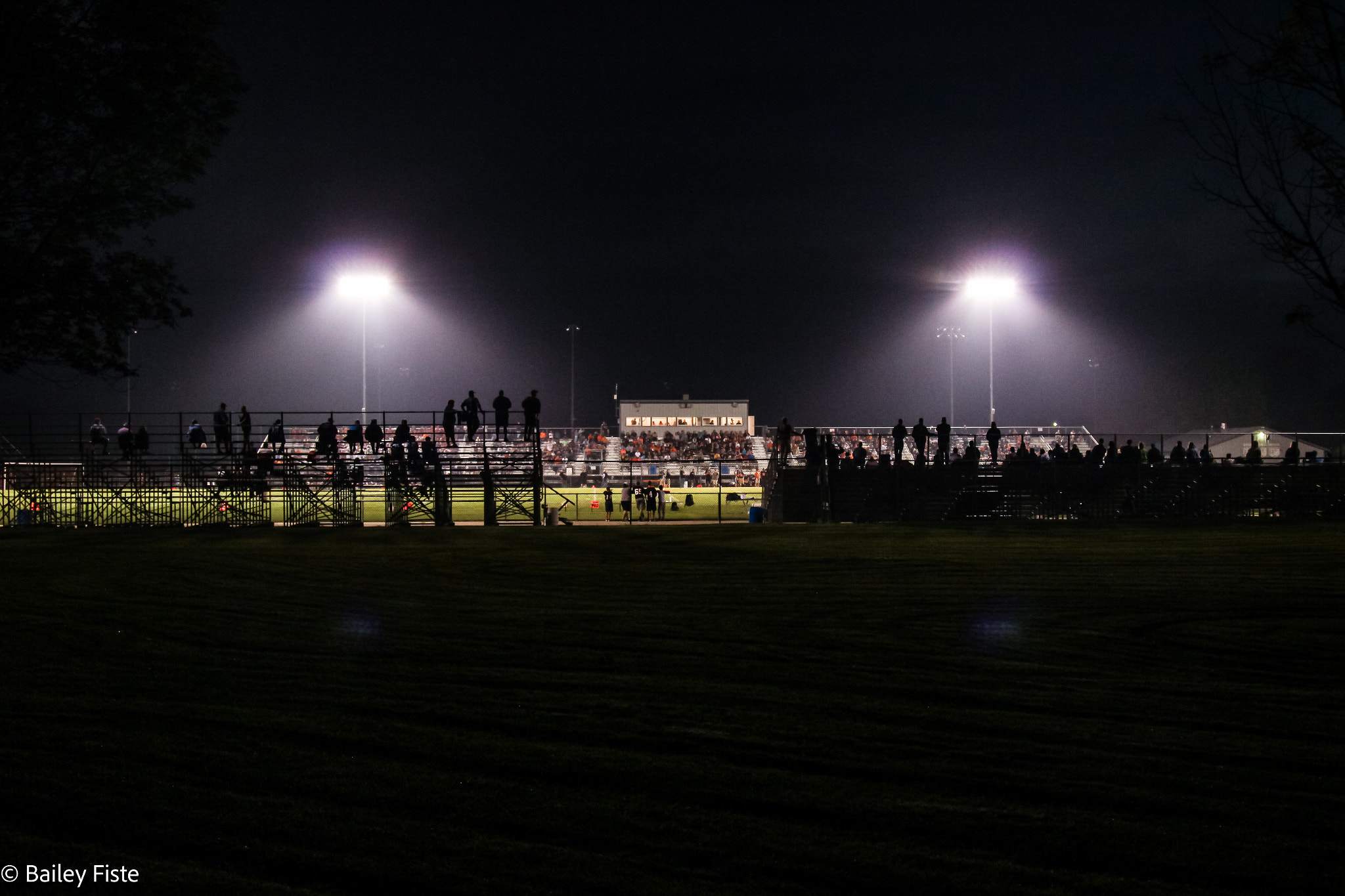 Canon EOS 600D (Rebel EOS T3i / EOS Kiss X5) sample photo. Last friday night photography
