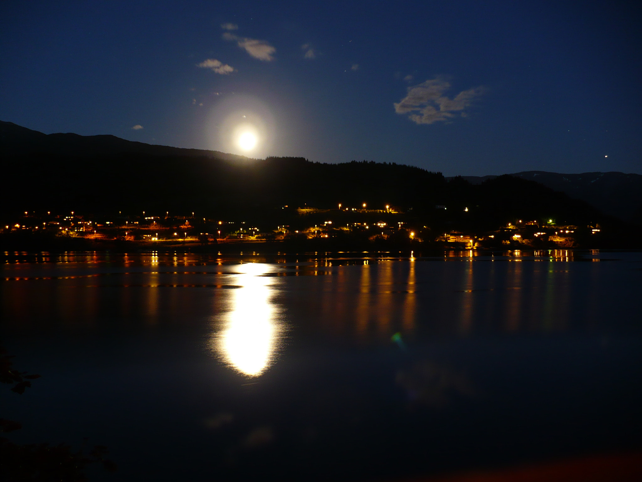 Panasonic DMC-LZ6 sample photo. Norvegian moon photography