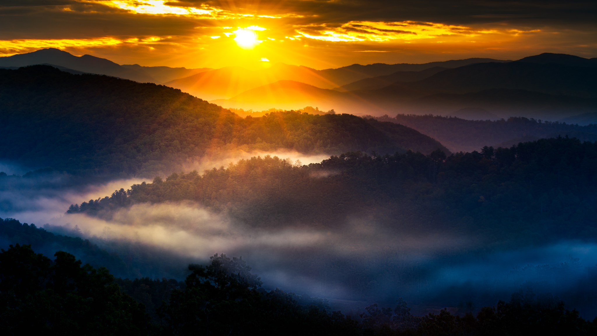 Nikon AF-S Nikkor 70-200mm F4G ED VR sample photo. Misty sunrise in the smokies photography