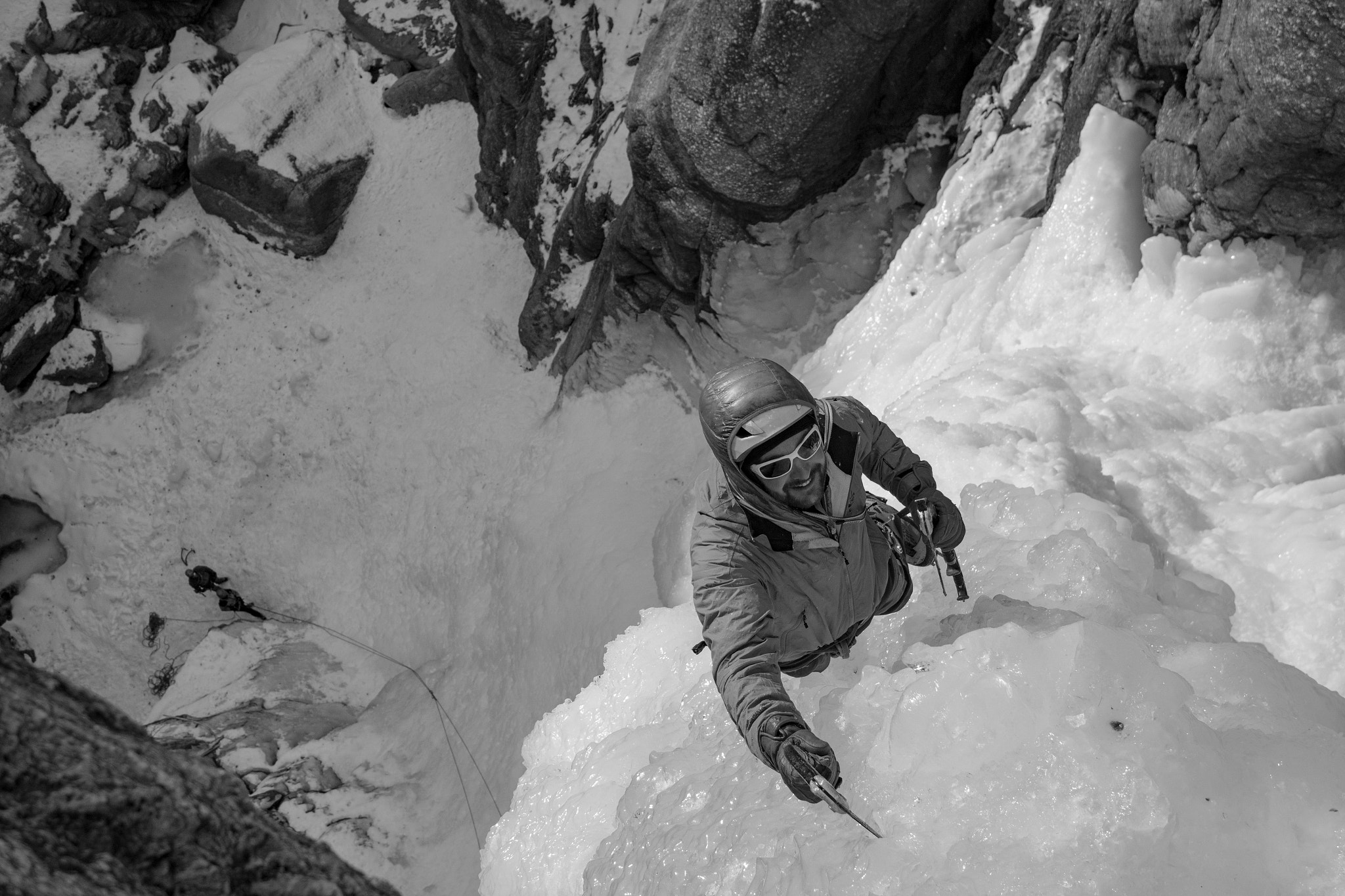 Samsung NX300 + Samsung NX 20-50mm F3.5-5.6 ED sample photo. Ice climbing  photography