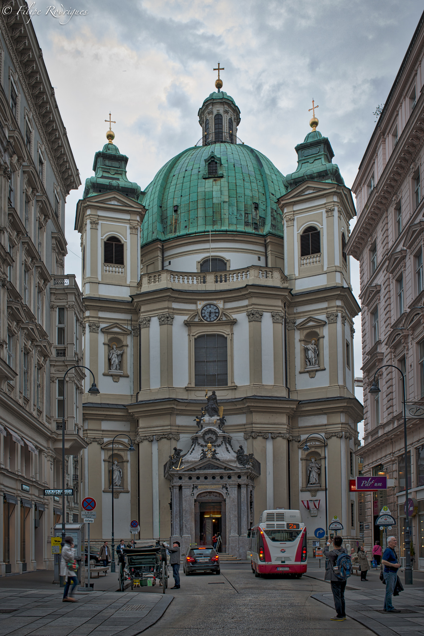 Nikon D800E sample photo. City tour - horse carriage, taxi, bus or foot photography