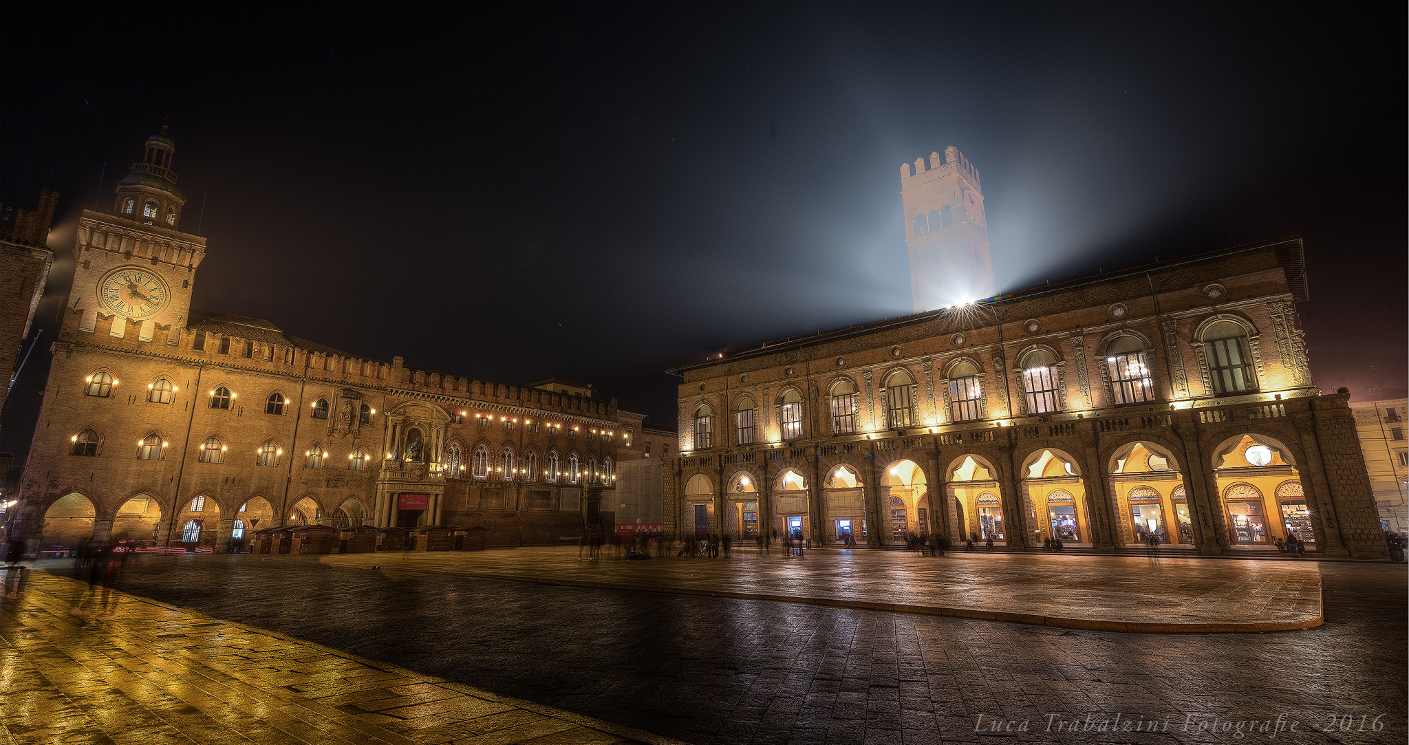 Nikon D750 + Tokina AT-X 16-28mm F2.8 Pro FX sample photo. Bologna by night - piazza maggiore photography