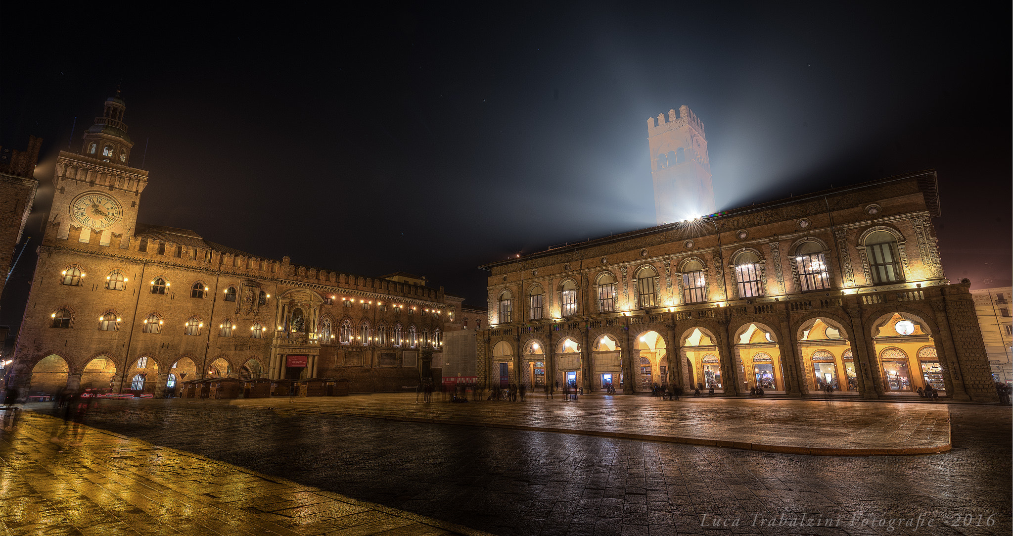 Tokina AT-X 16-28mm F2.8 Pro FX sample photo. Bologna by night - piazza maggiore photography