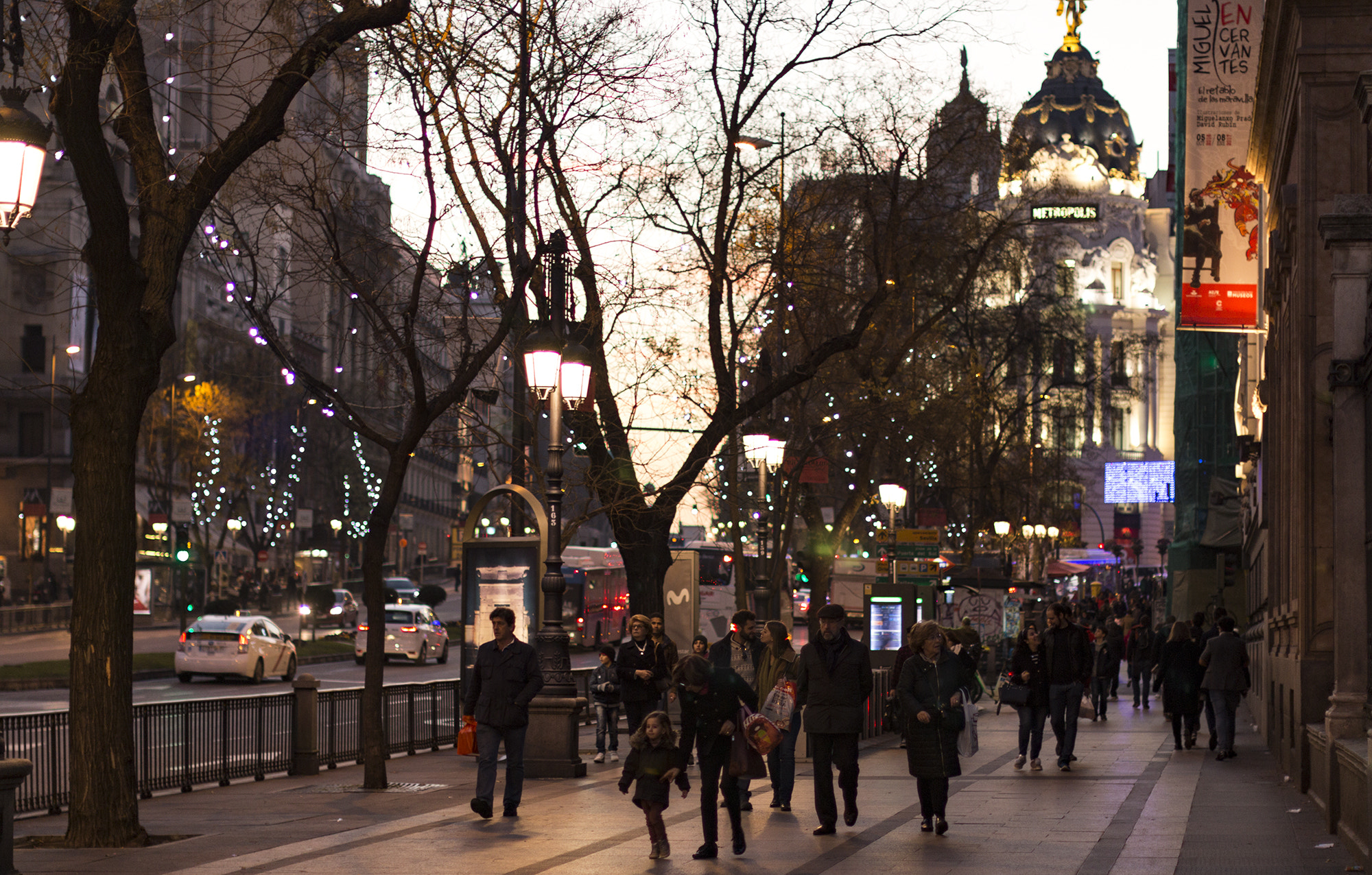 Canon EOS 70D + Canon EF 50mm F1.2L USM sample photo. The walking in madrid at sunset photography