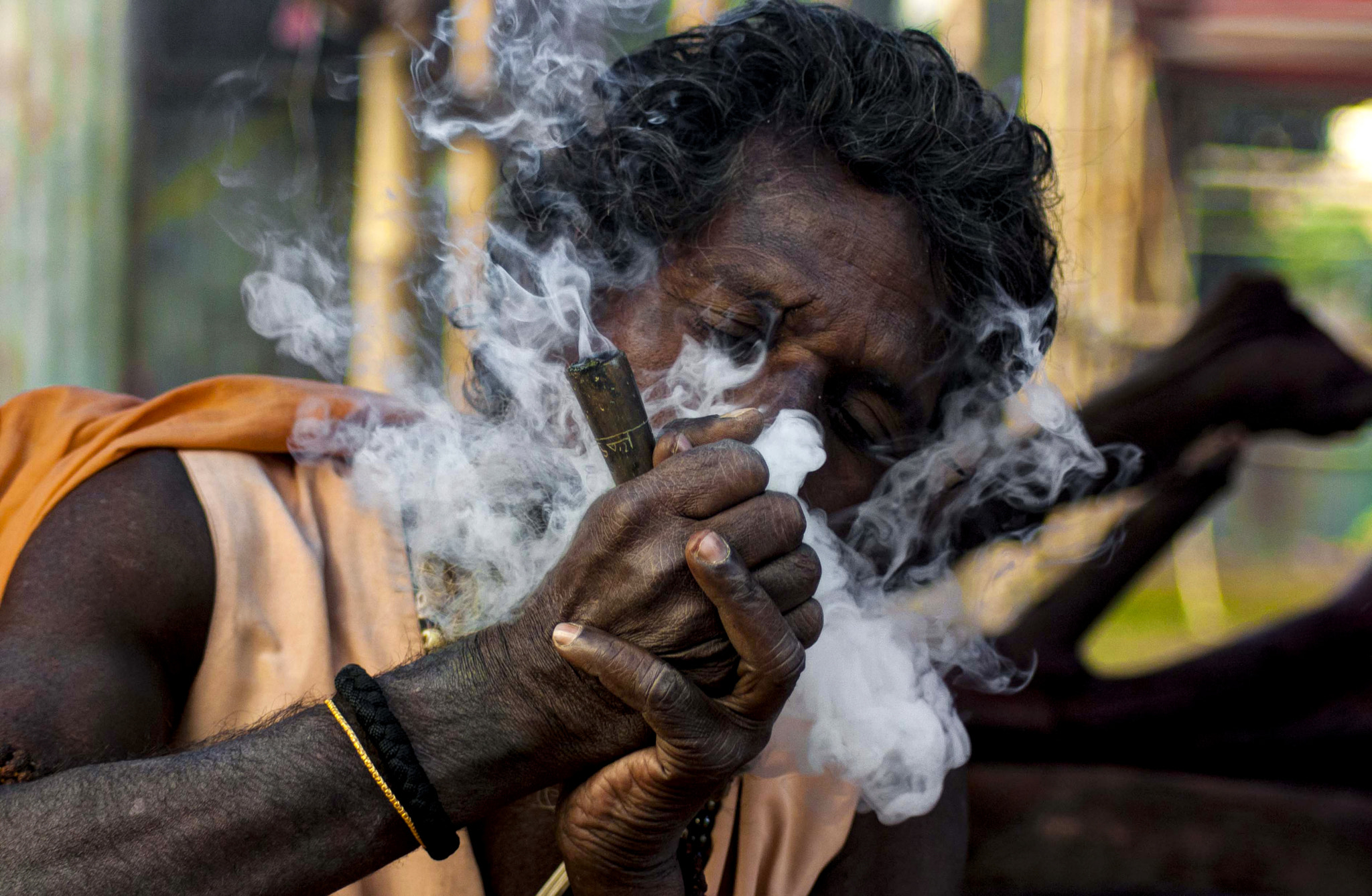 Tamron AF 70-300mm F4-5.6 Di LD Macro sample photo. Smoking time.. photography