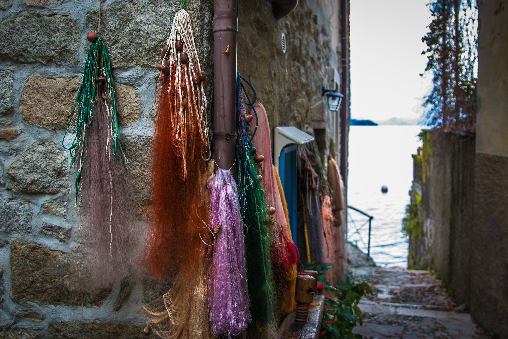 Canon EOS 700D (EOS Rebel T5i / EOS Kiss X7i) + Sigma 24-70mm F2.8 EX DG Macro sample photo. Fishing nets photography