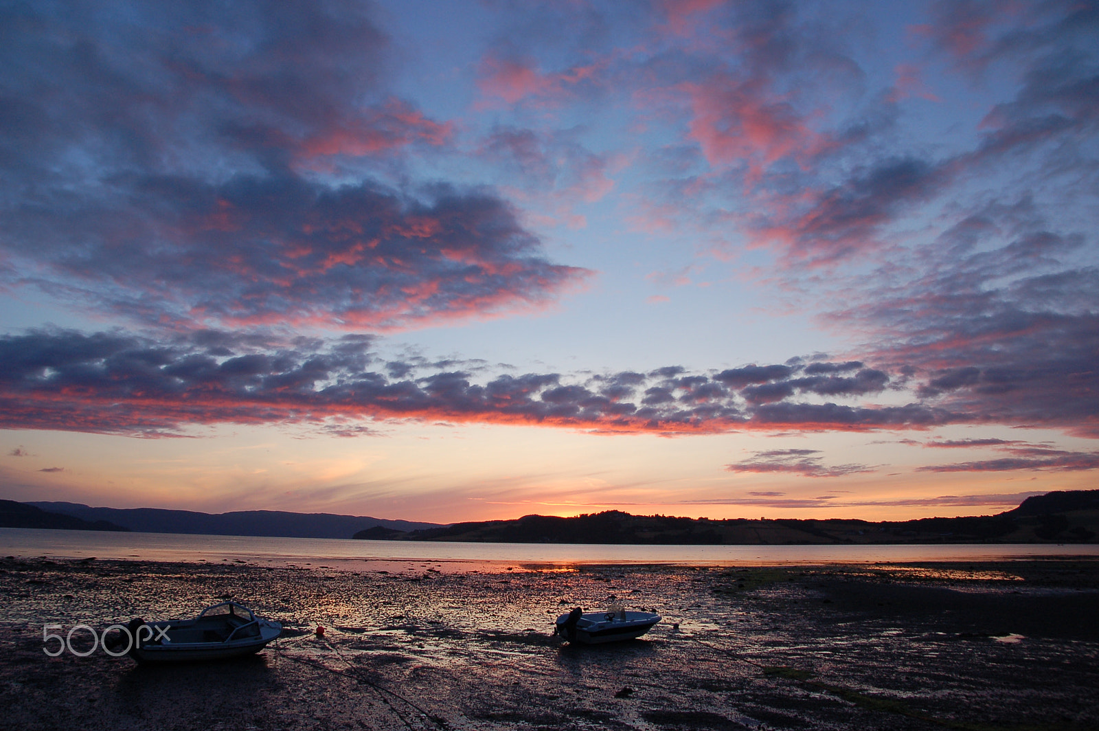 Nikon D50 sample photo. Boat on the beach in sunset photography