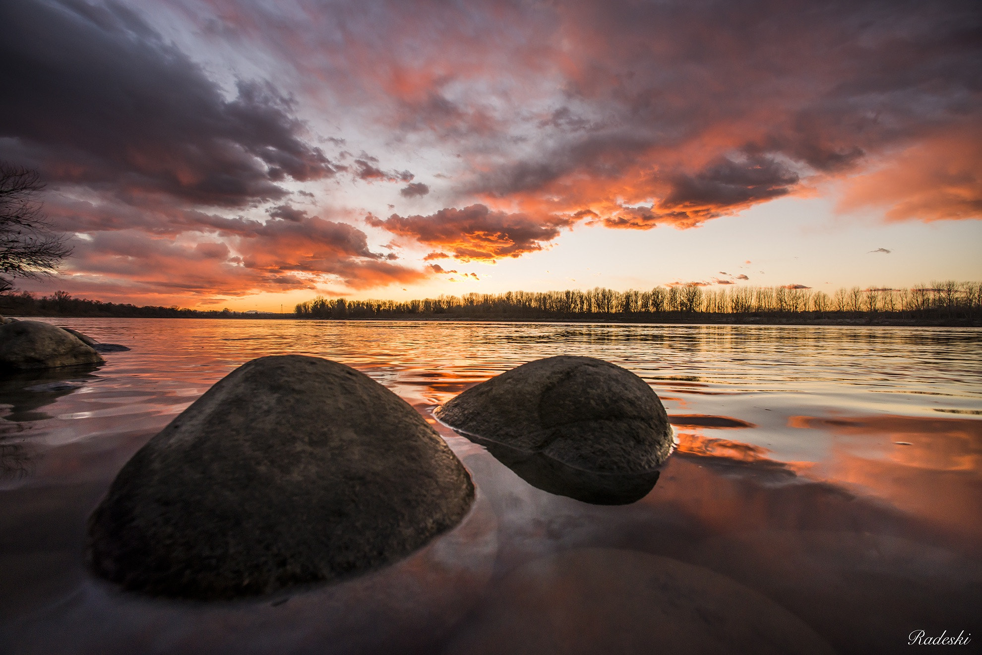 Nikon D800E + Nikon AF Nikkor 14mm F2.8D ED sample photo. Tramonto sul fiume po photography