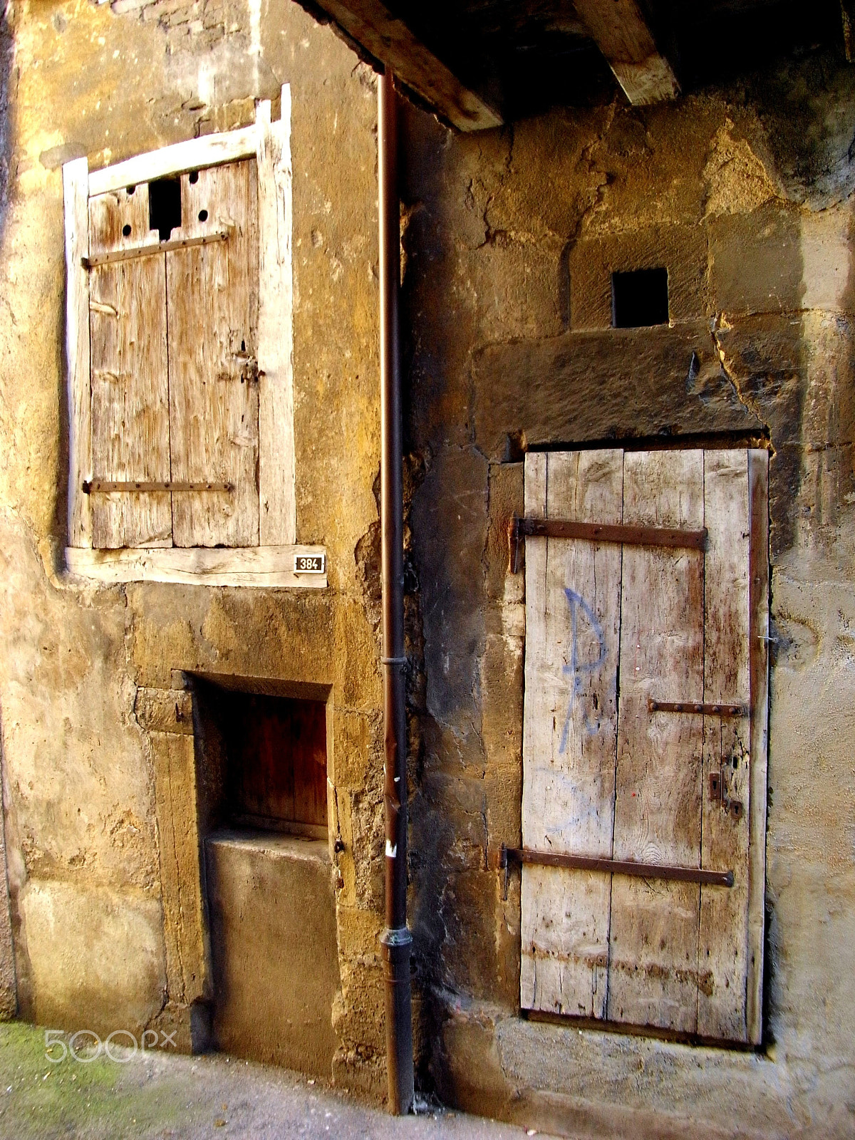 Ricoh Caplio R7 sample photo. Doors photography