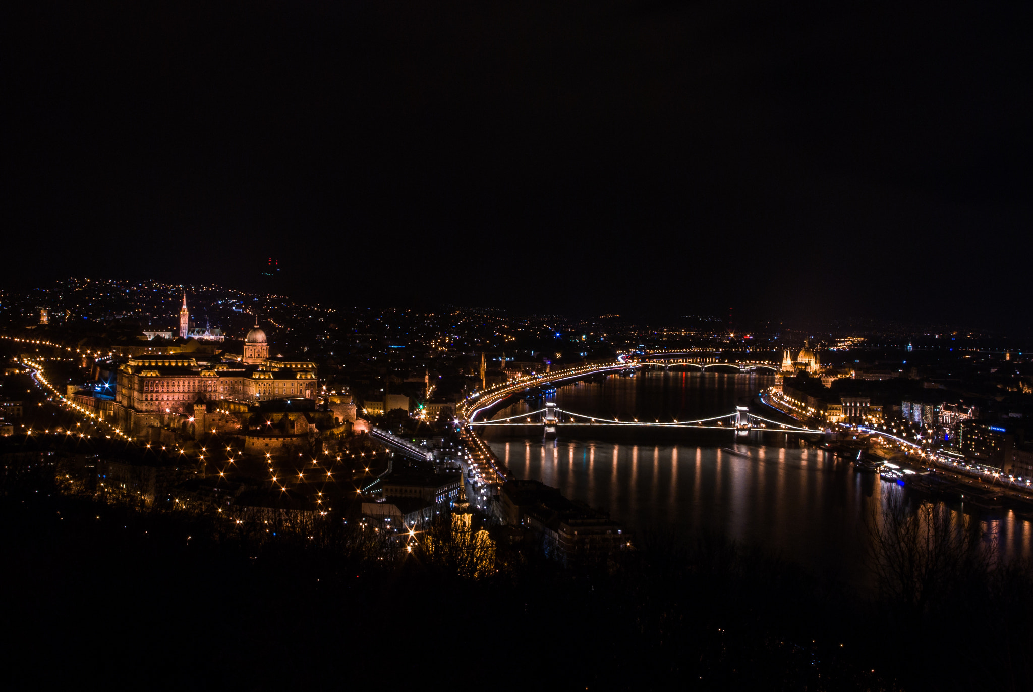 Pentax smc DA 18-55mm F3.5-5.6 ED AL II (IF) sample photo. Budapest by night photography