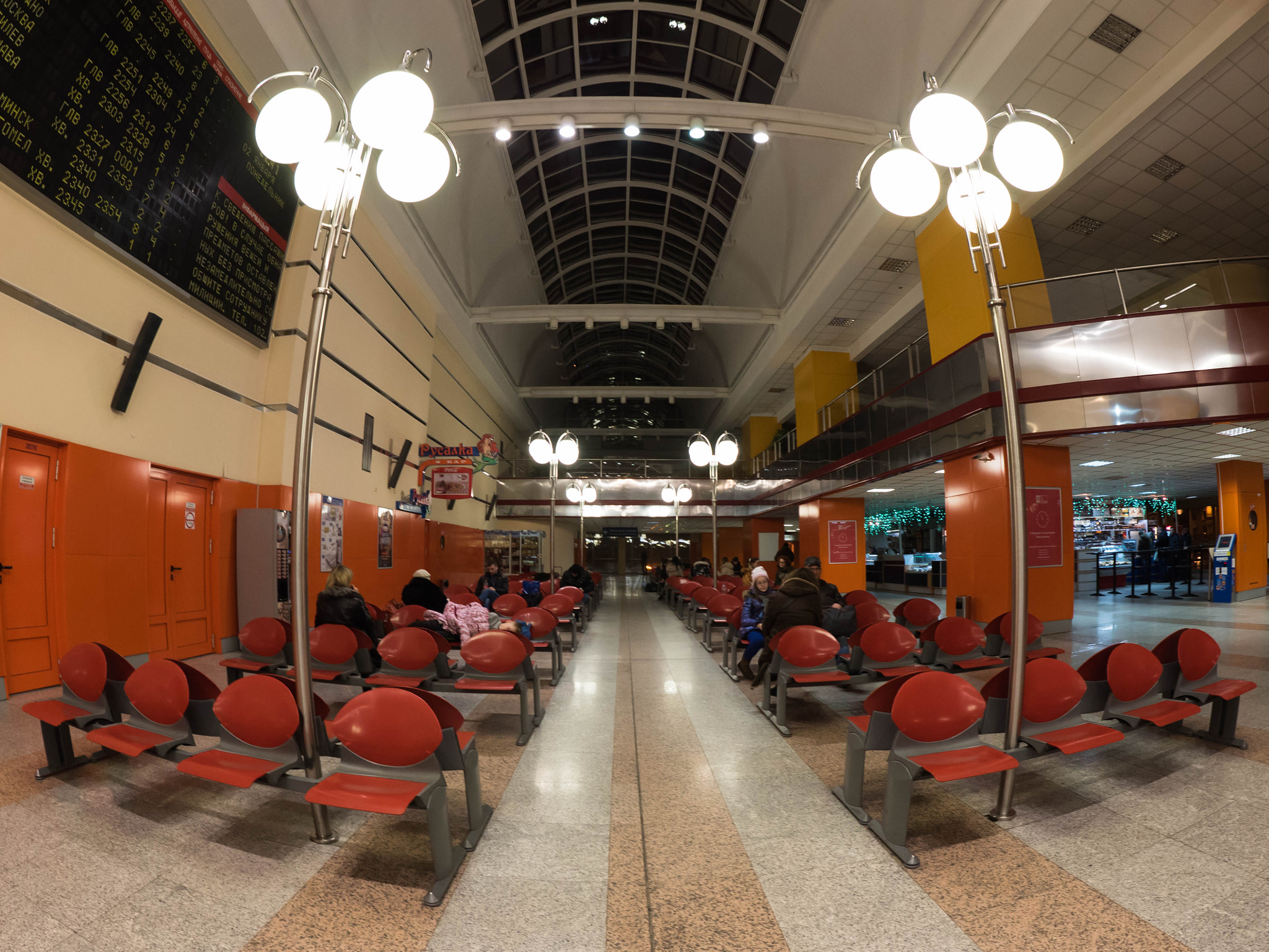 Panasonic Lumix DMC-GH4 + OLYMPUS M.8mm F1.8 sample photo. Waiting room at minsk railway station photography