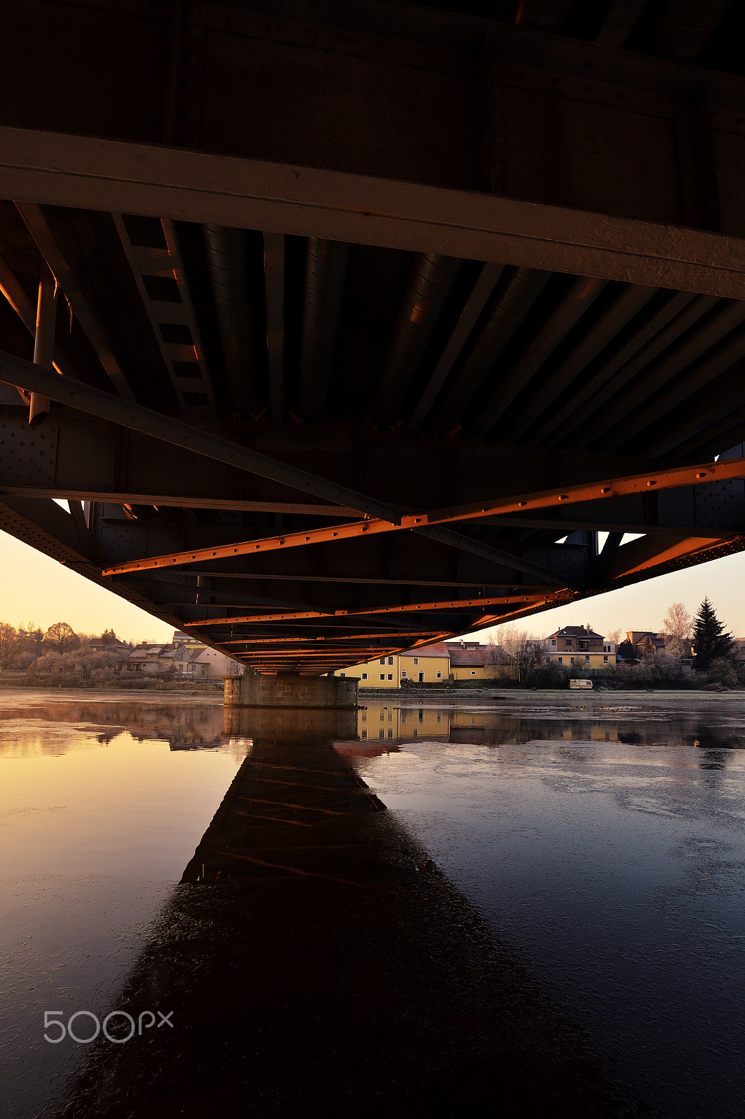Samyang 14mm F2.8 ED AS IF UMC sample photo. Reflections after the iron bridge ... photography