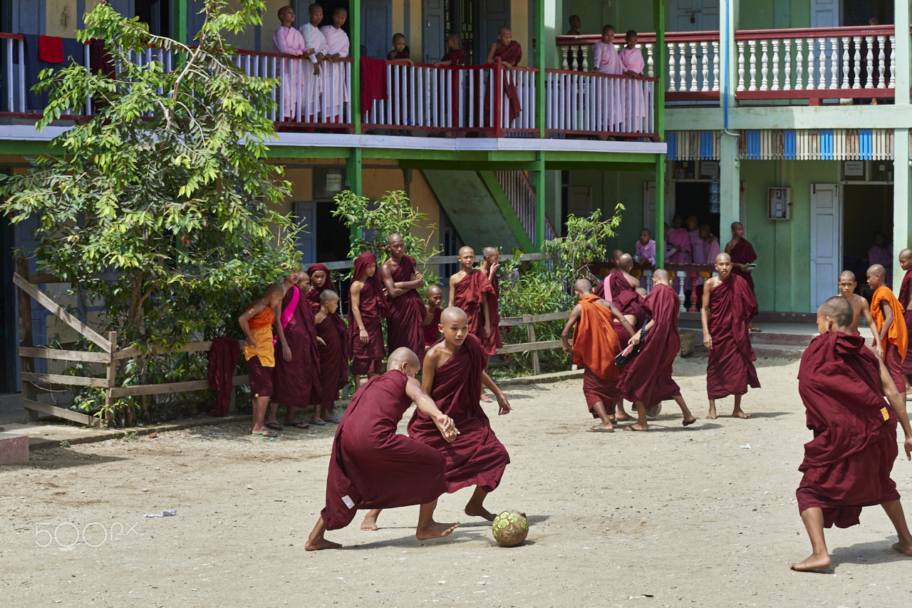 Nikon AF-S Nikkor 70-200mm F4G ED VR sample photo. Novice monks playing football photography