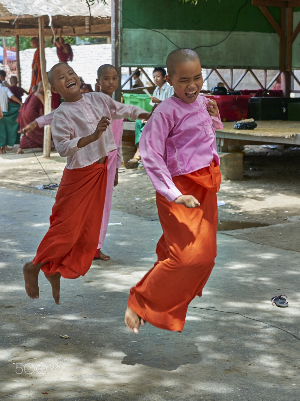 Nikon AF-S Nikkor 70-200mm F4G ED VR sample photo. Novice nuns skipping photography