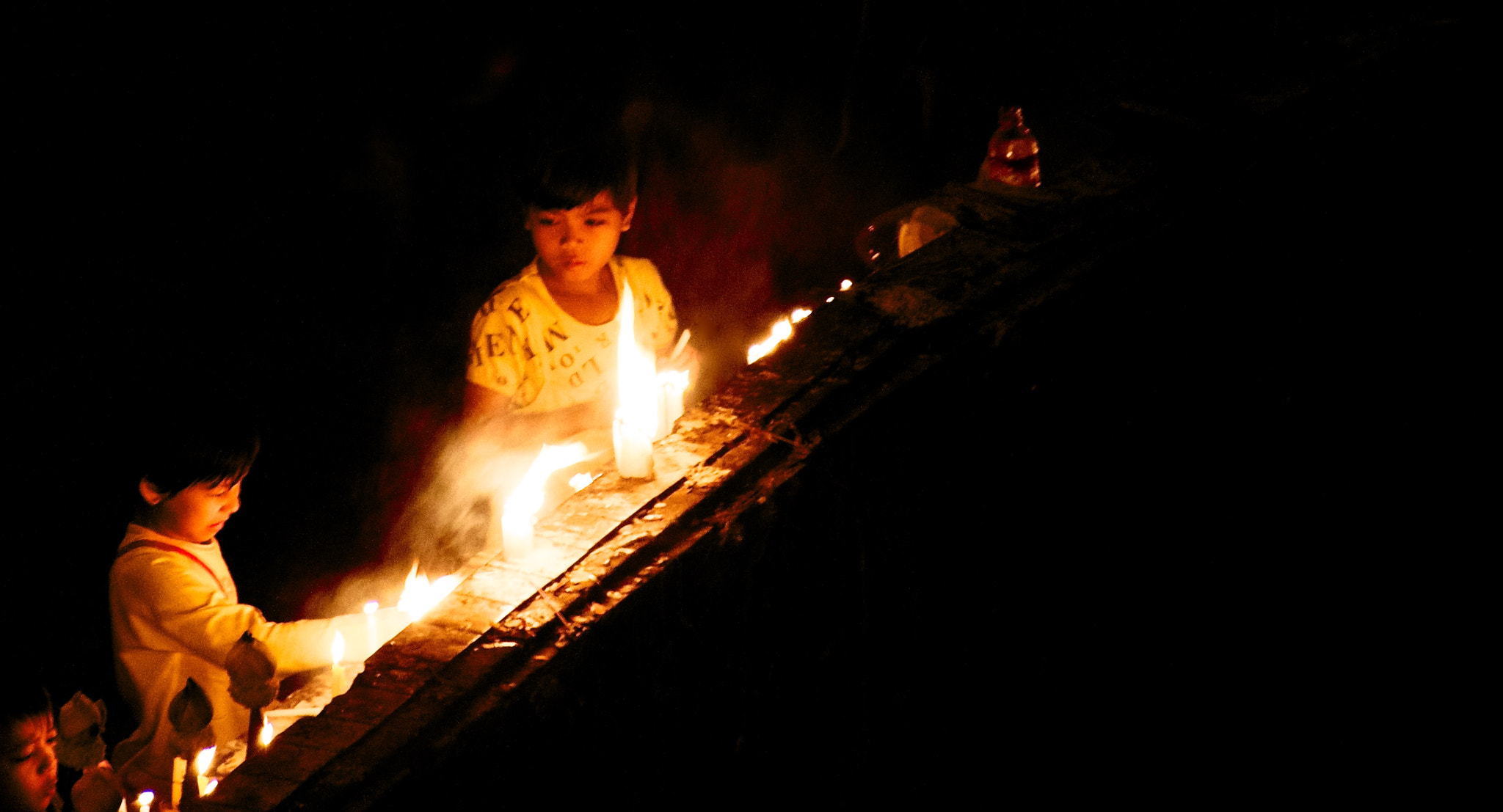 Sony SLT-A33 + Tamron 18-270mm F3.5-6.3 Di II PZD sample photo. Burma 99 (faces of burma) pilgrims photography