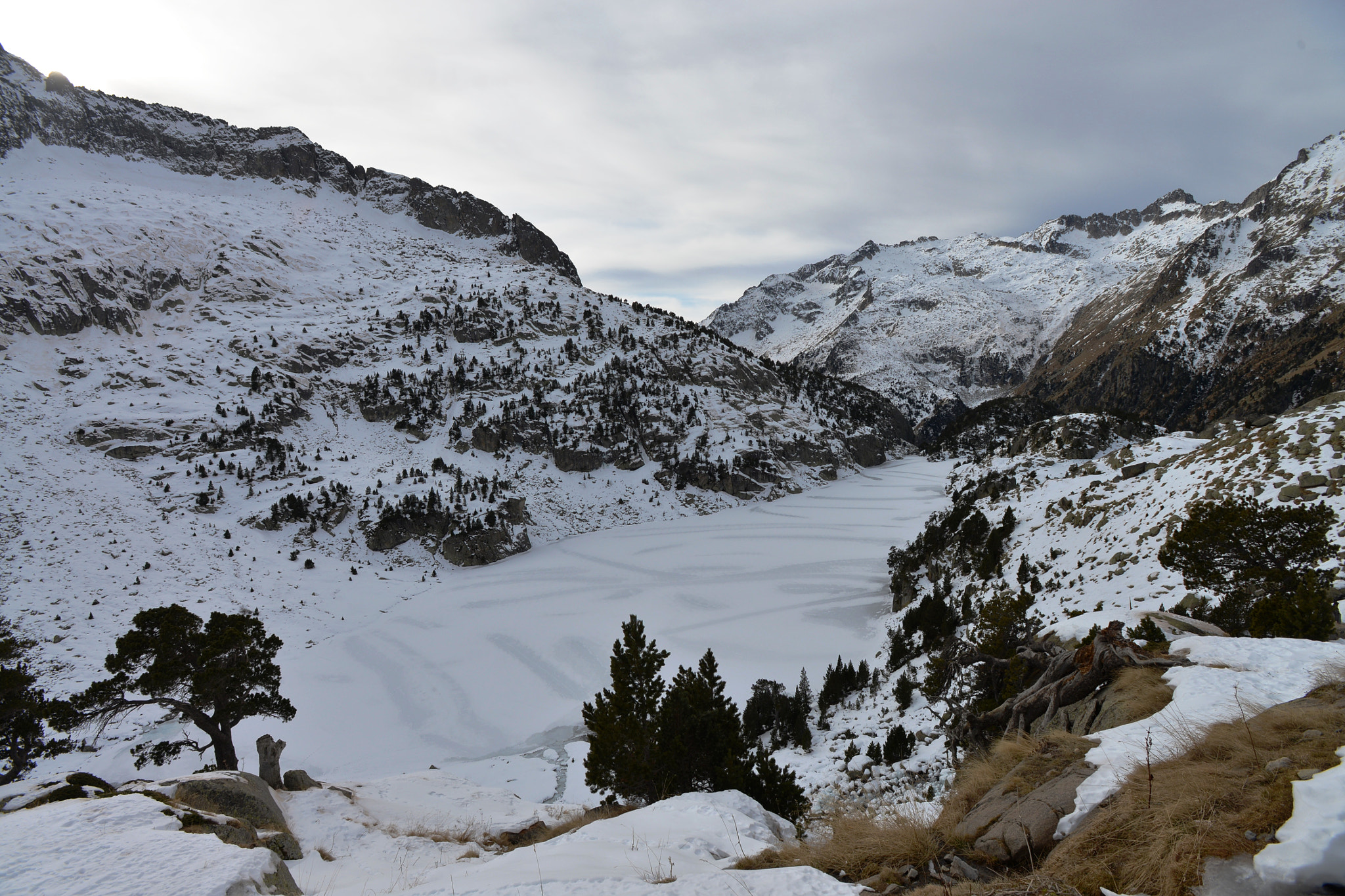 Nikon AF-S Nikkor 17-35mm F2.8D ED-IF sample photo. Estany negre photography