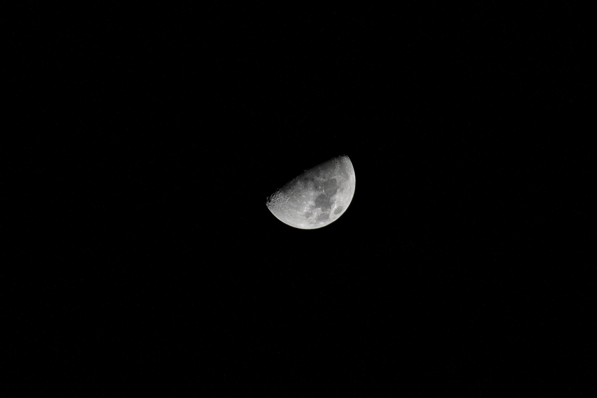 Nikon AF-S Nikkor 70-200mm F2.8G ED VR II sample photo. First moon photography