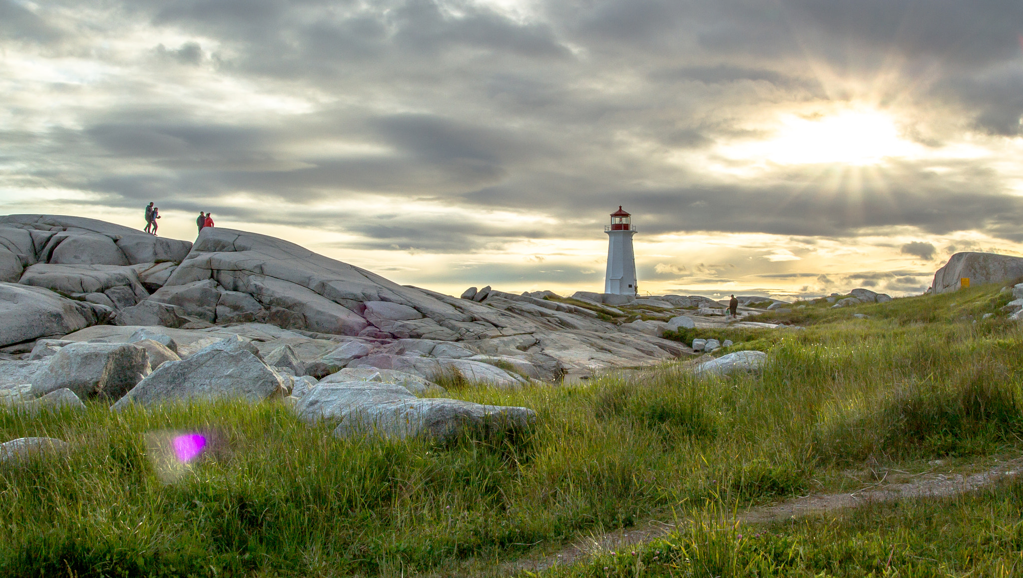 Canon EOS 550D (EOS Rebel T2i / EOS Kiss X4) + Sigma 17-70mm F2.8-4 DC Macro OS HSM sample photo. Peggy's cove lighthouse photography