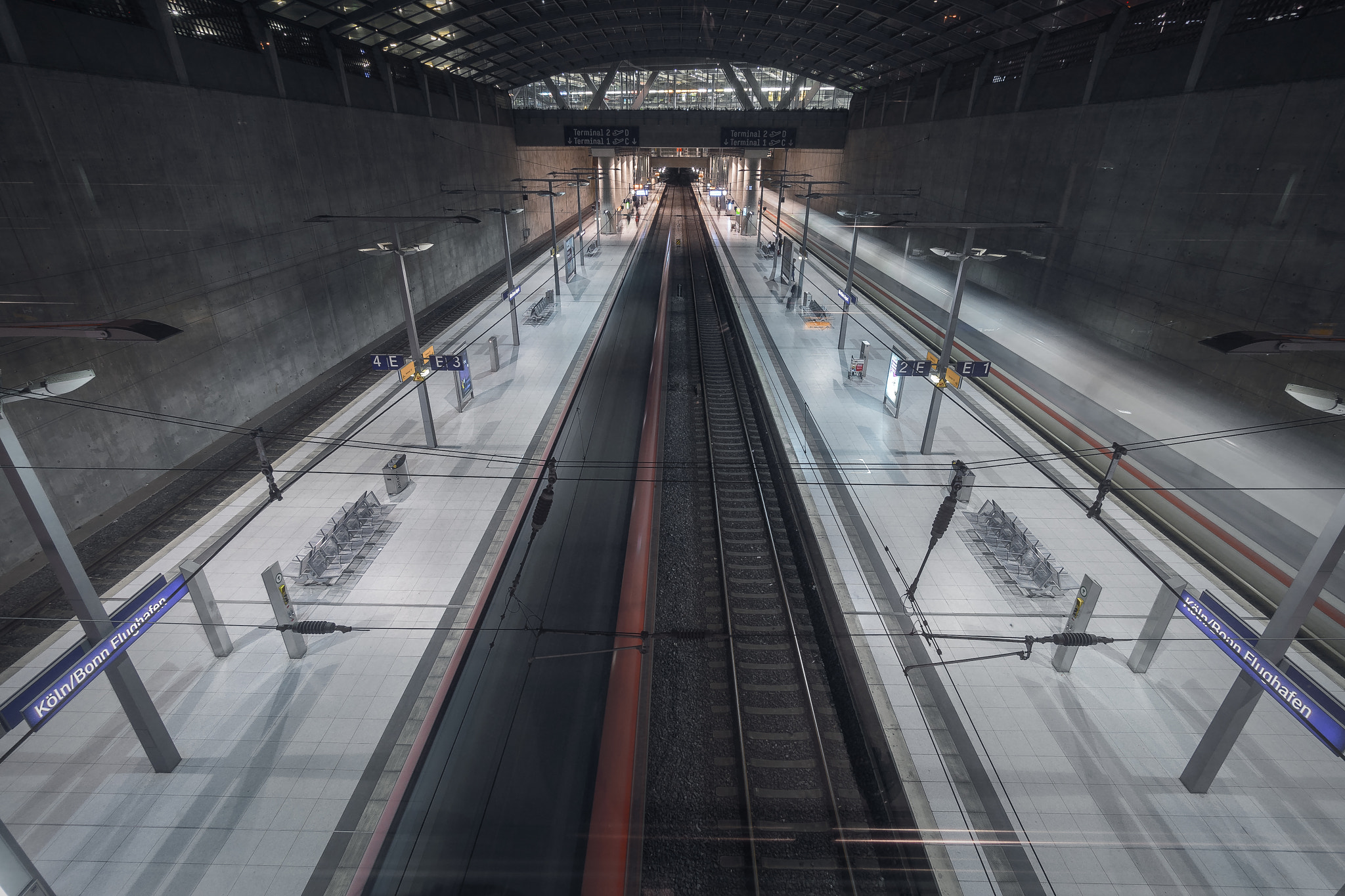 Sony a7 II + Sony E 10-18mm F4 OSS sample photo. Cgn train terminal photography