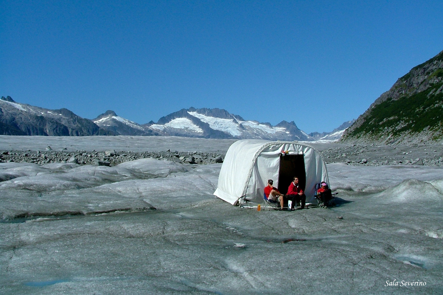 Fujifilm FinePix S5000 sample photo. Breakfast on the glacier alaska photography