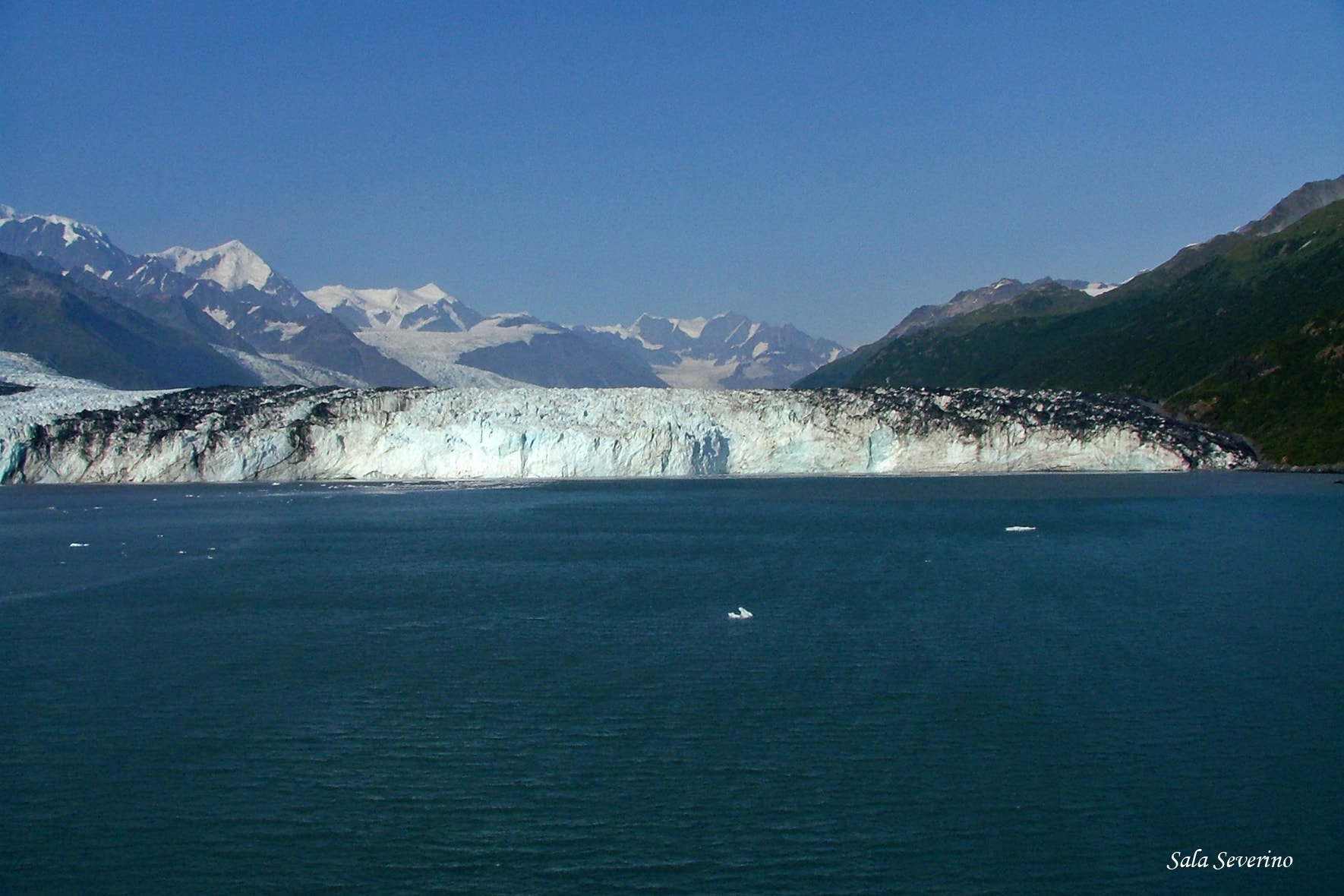 Fujifilm FinePix S5000 sample photo. Glacier island alaska photography