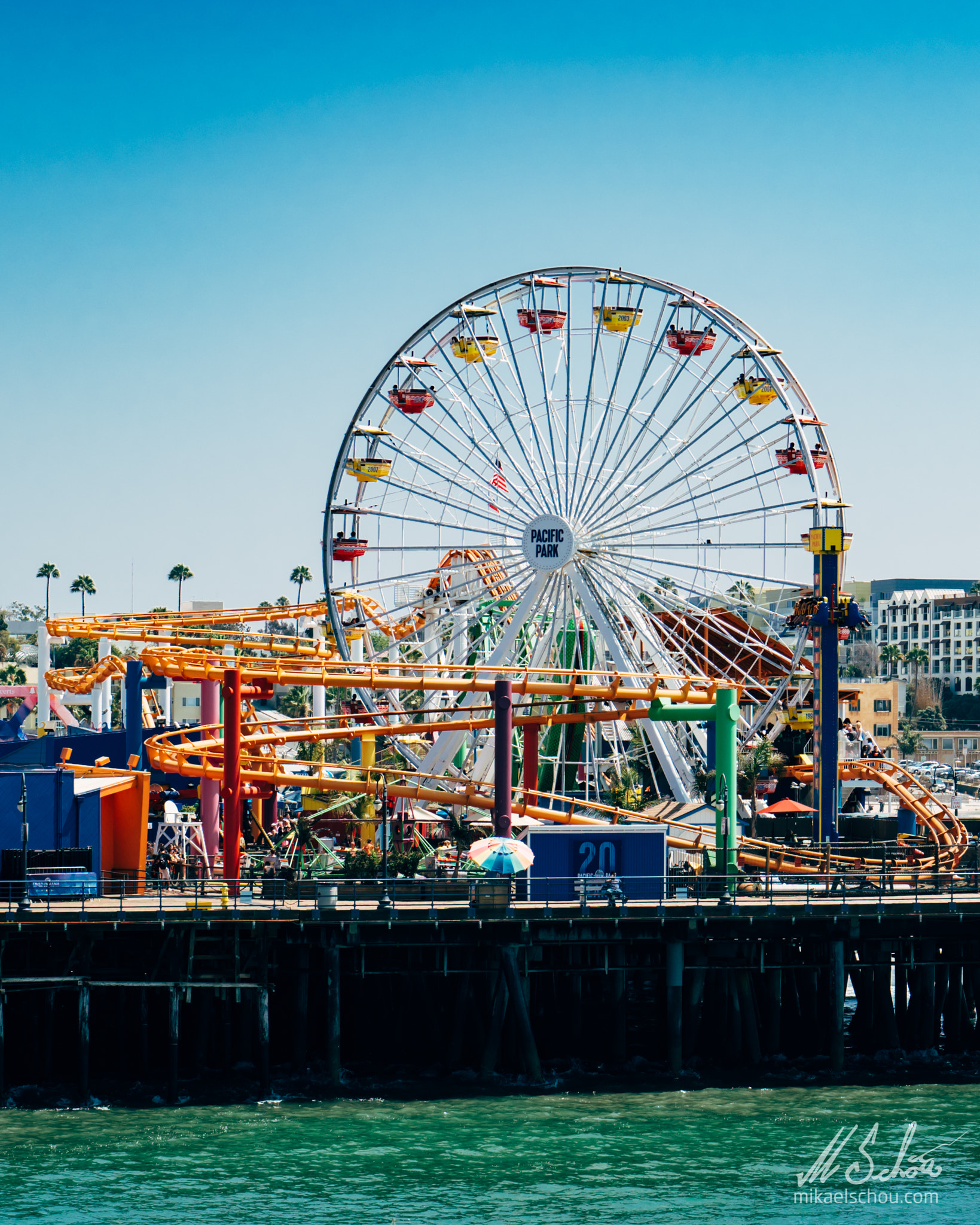 Panasonic Leica DG Nocticron 42.5mm F1.2 ASPH OIS sample photo. Ferris wheel photography