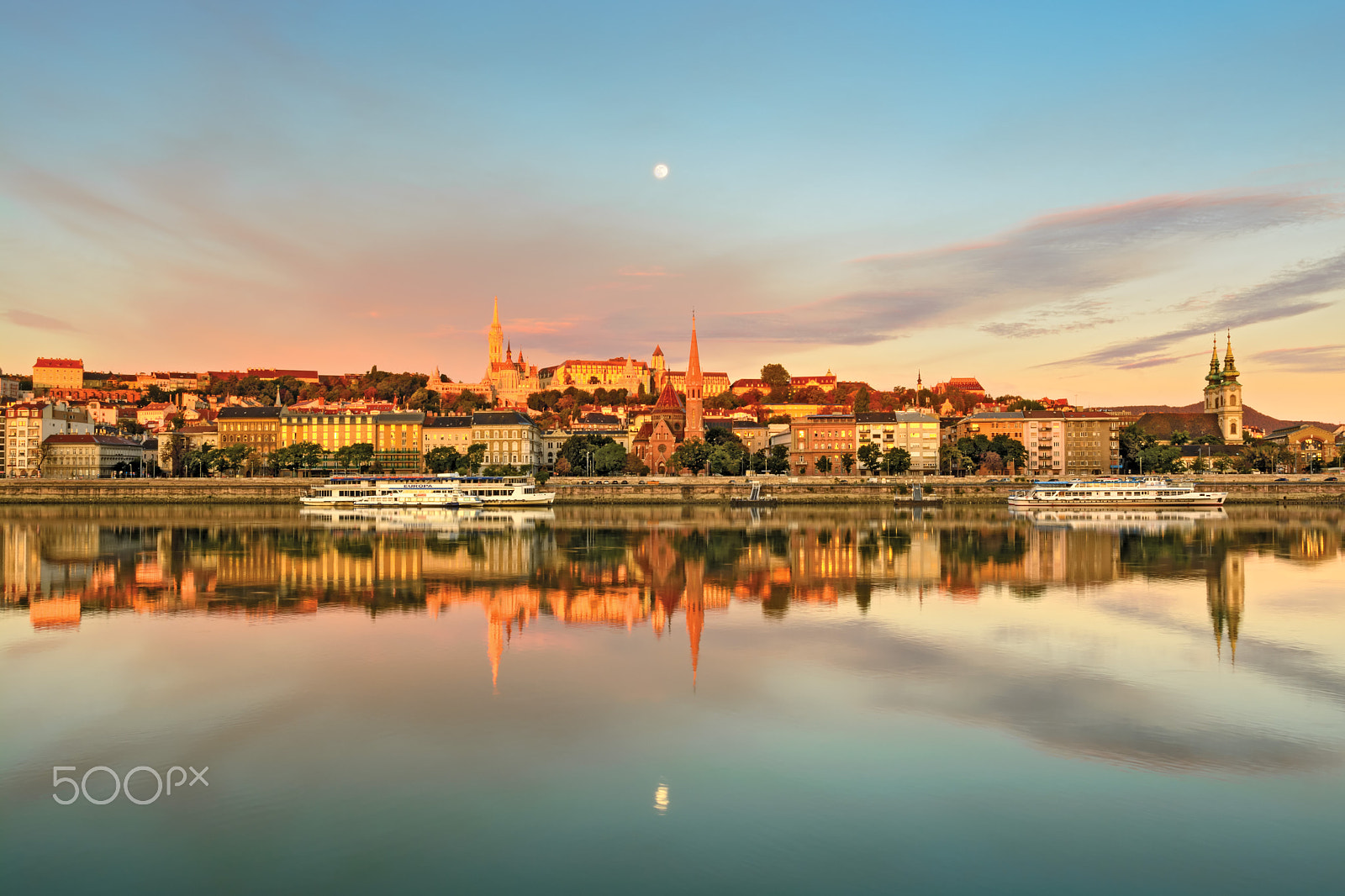 Nikon AF-S Nikkor 17-35mm F2.8D ED-IF sample photo. Buda at first sun rays photography