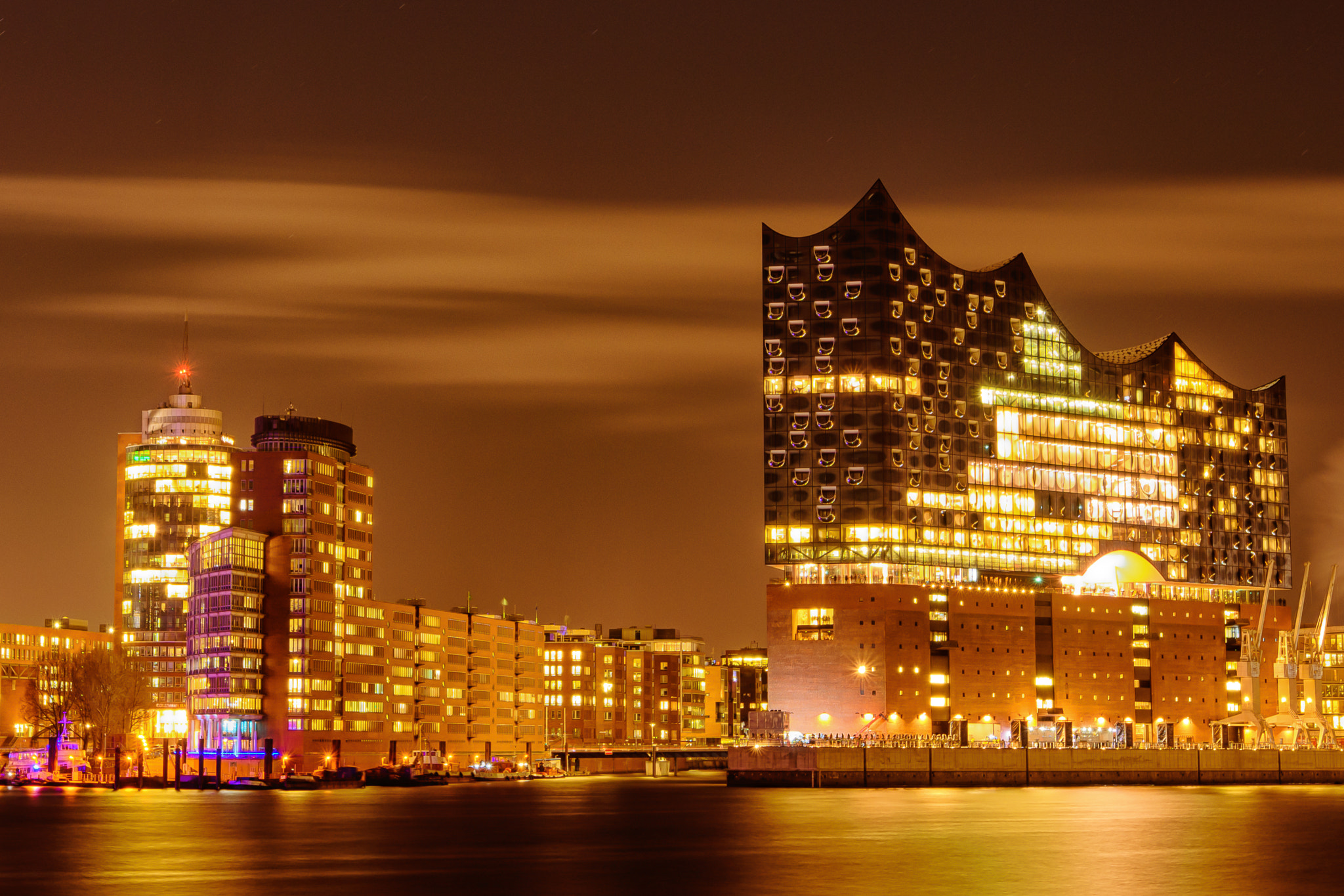 Nikon D500 + Sigma 18-35mm F1.8 DC HSM Art sample photo. Elbphilharmonie photography