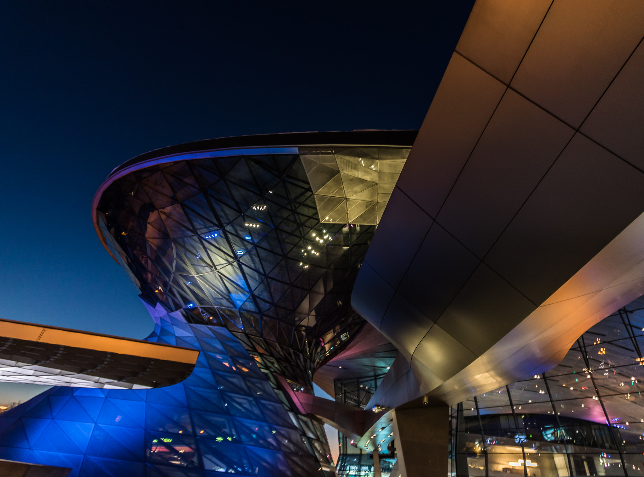 Canon EOS 750D (EOS Rebel T6i / EOS Kiss X8i) sample photo. Bmw museum and munich photography