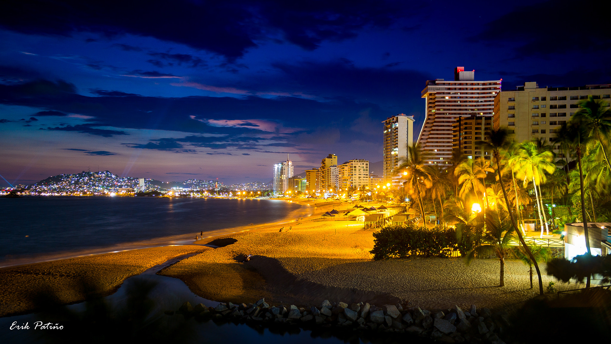 Samsung NX2000 + Samsung NX 20-50mm F3.5-5.6 ED sample photo. Anochecer de acapulco photography