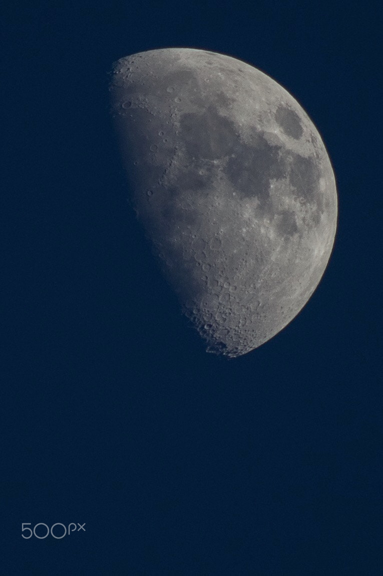 Canon EOS 1200D (EOS Rebel T5 / EOS Kiss X70 / EOS Hi) + Canon EF 70-300mm F4-5.6 IS USM sample photo. Moon from yucatan photography