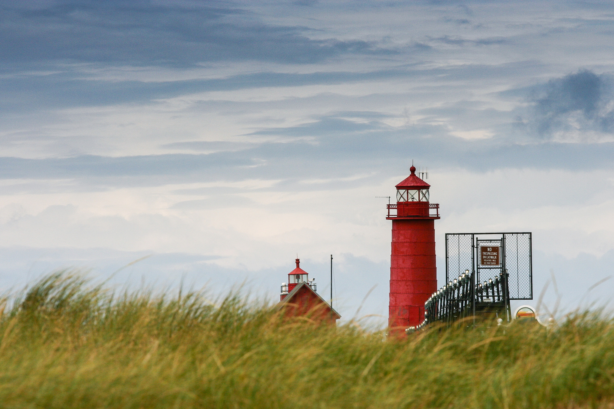 Canon EOS 400D (EOS Digital Rebel XTi / EOS Kiss Digital X) sample photo. Grand haven lighthouse photography