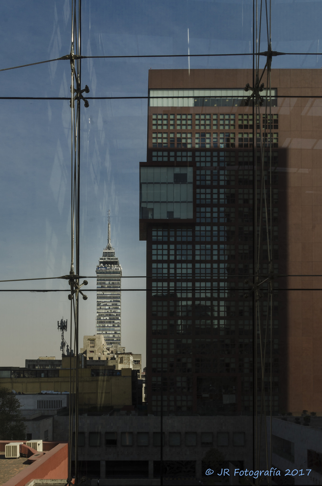 Nikon D7000 + Nikon AF-S DX Nikkor 18-300mm F3.5-6.3G ED VR sample photo. Torre latinoamericana photography