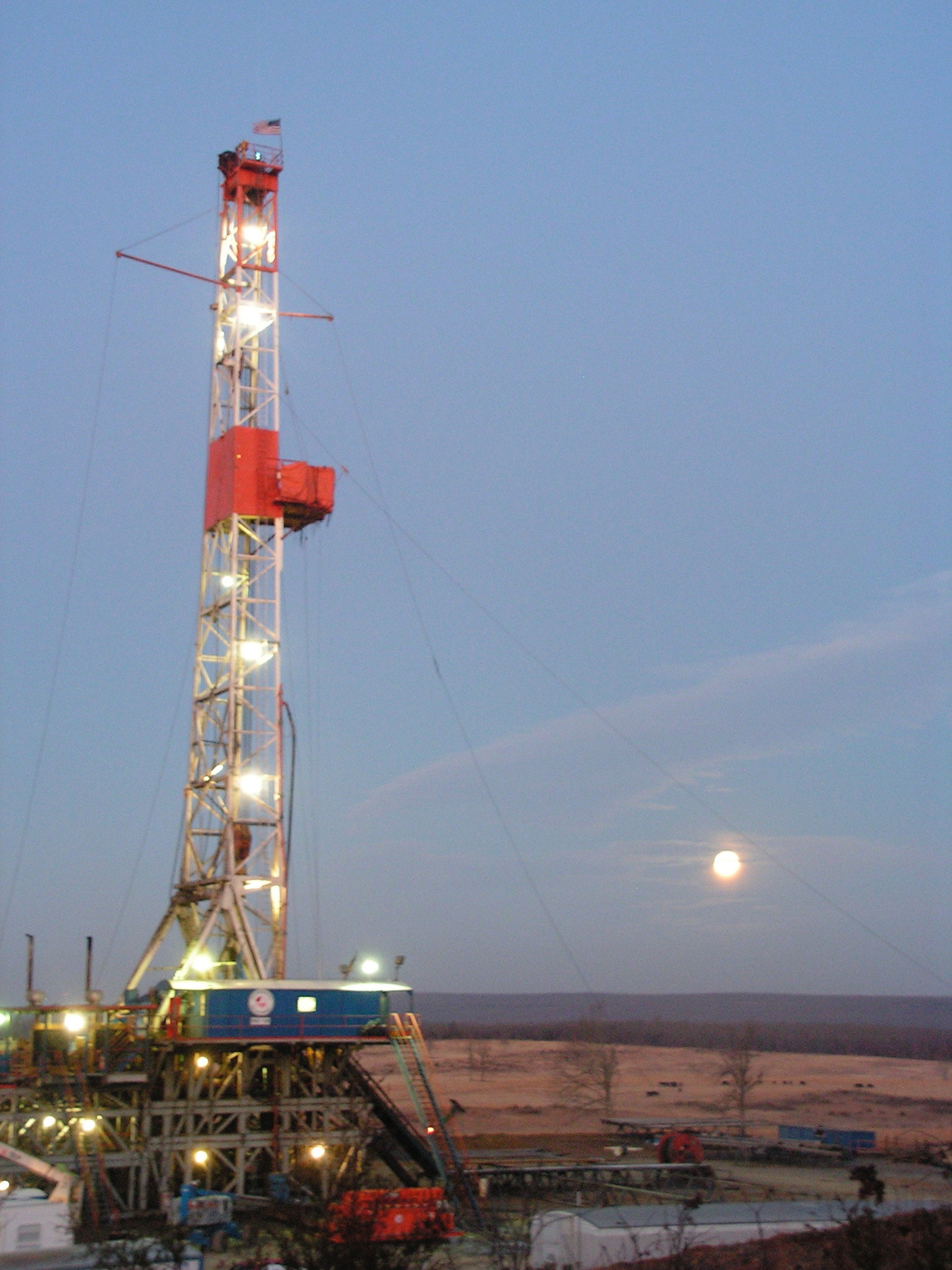 KONICA MINOLTA DiMAGE Z10 sample photo. Oil rig near richfield utah photography