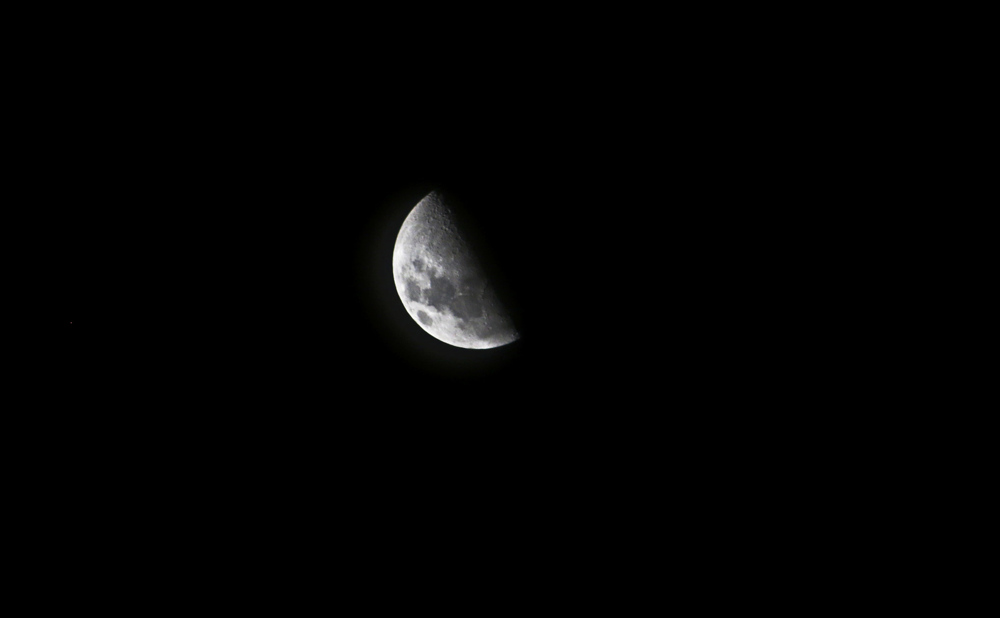 Canon EOS 7D Mark II + EF75-300mm f/4-5.6 sample photo. Moon photography