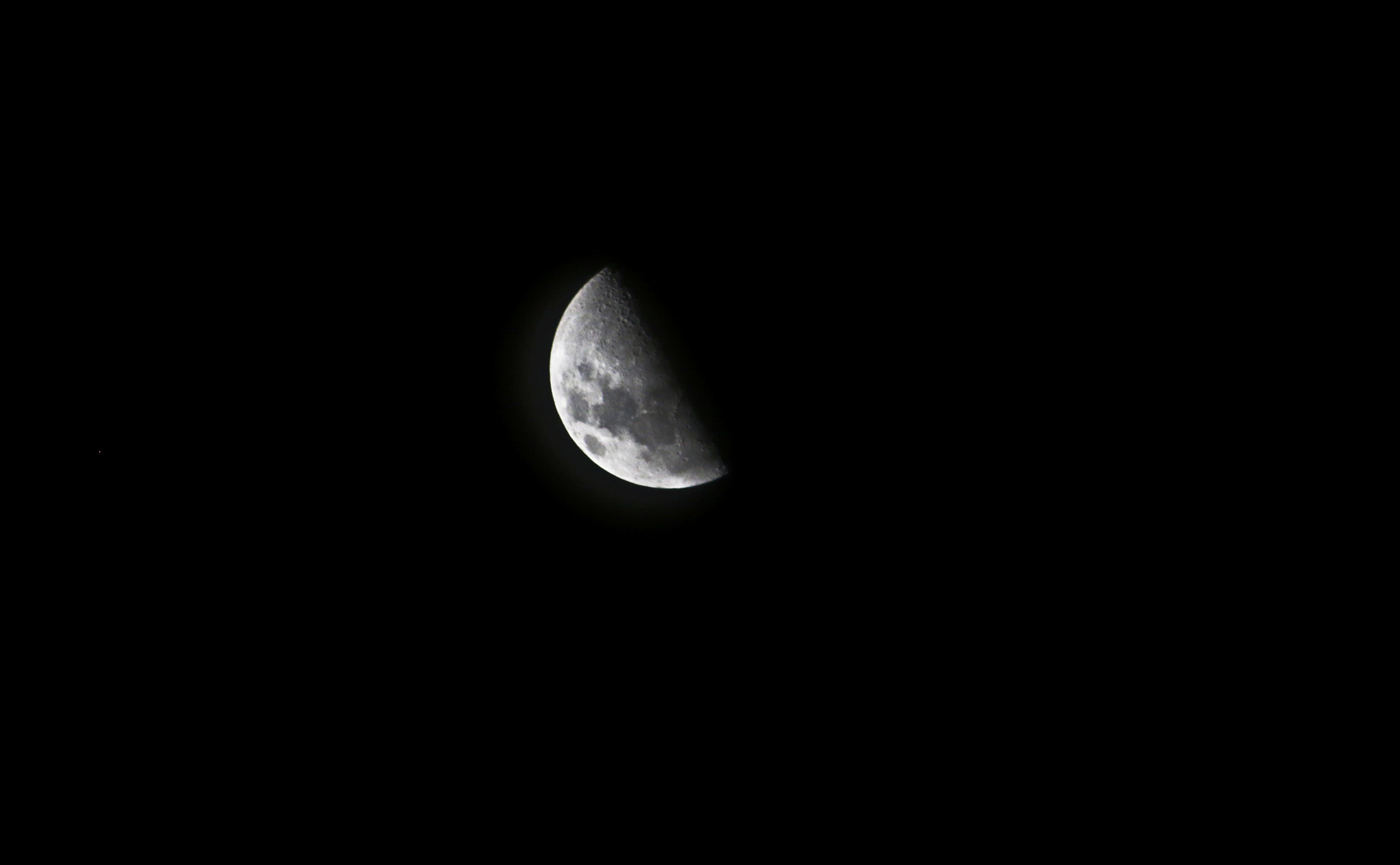 EF75-300mm f/4-5.6 sample photo. Moon photography