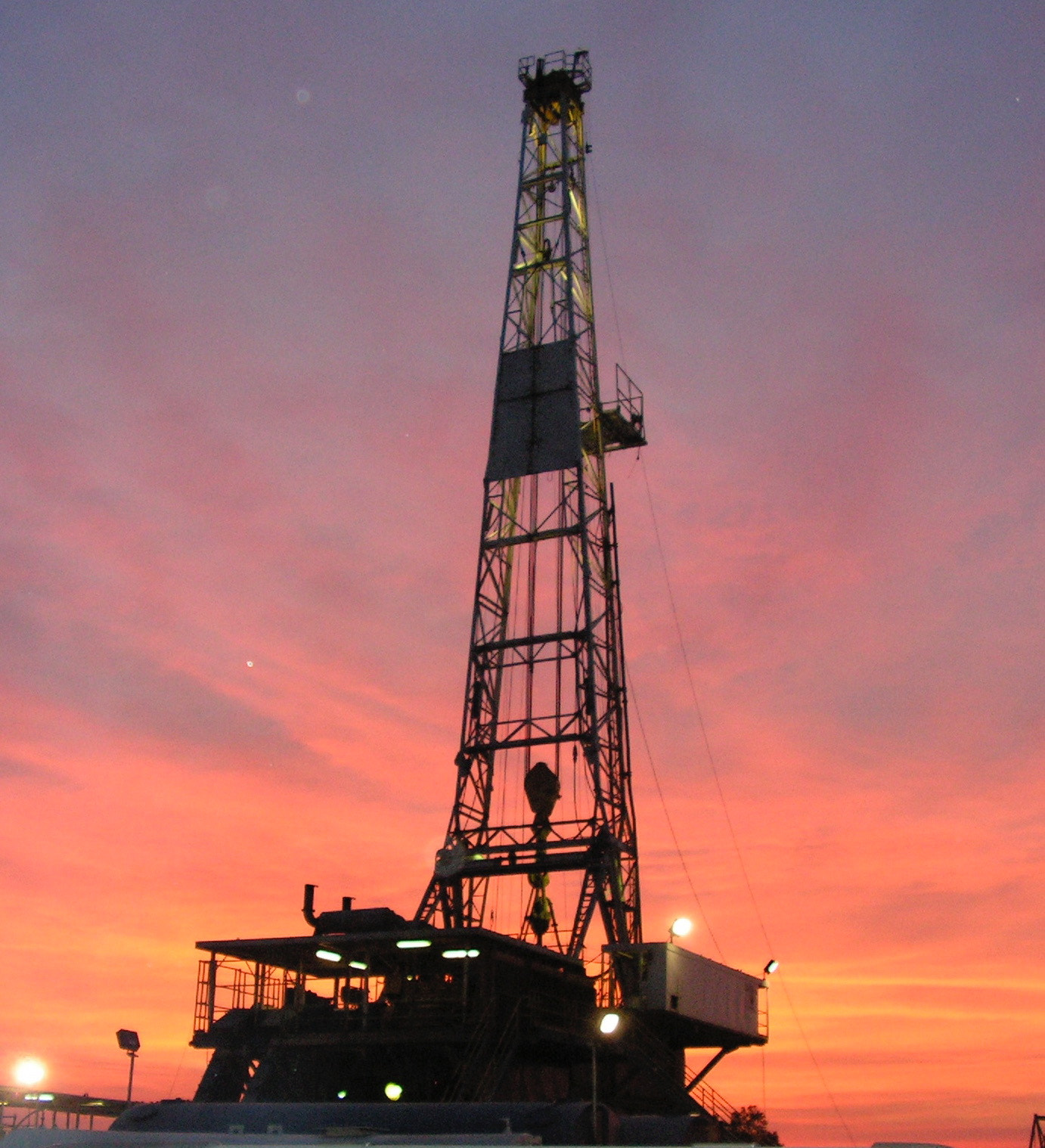 KONICA MINOLTA DiMAGE Z10 sample photo. Woodford shale rig, near mcalester, ok  at sunrise photography
