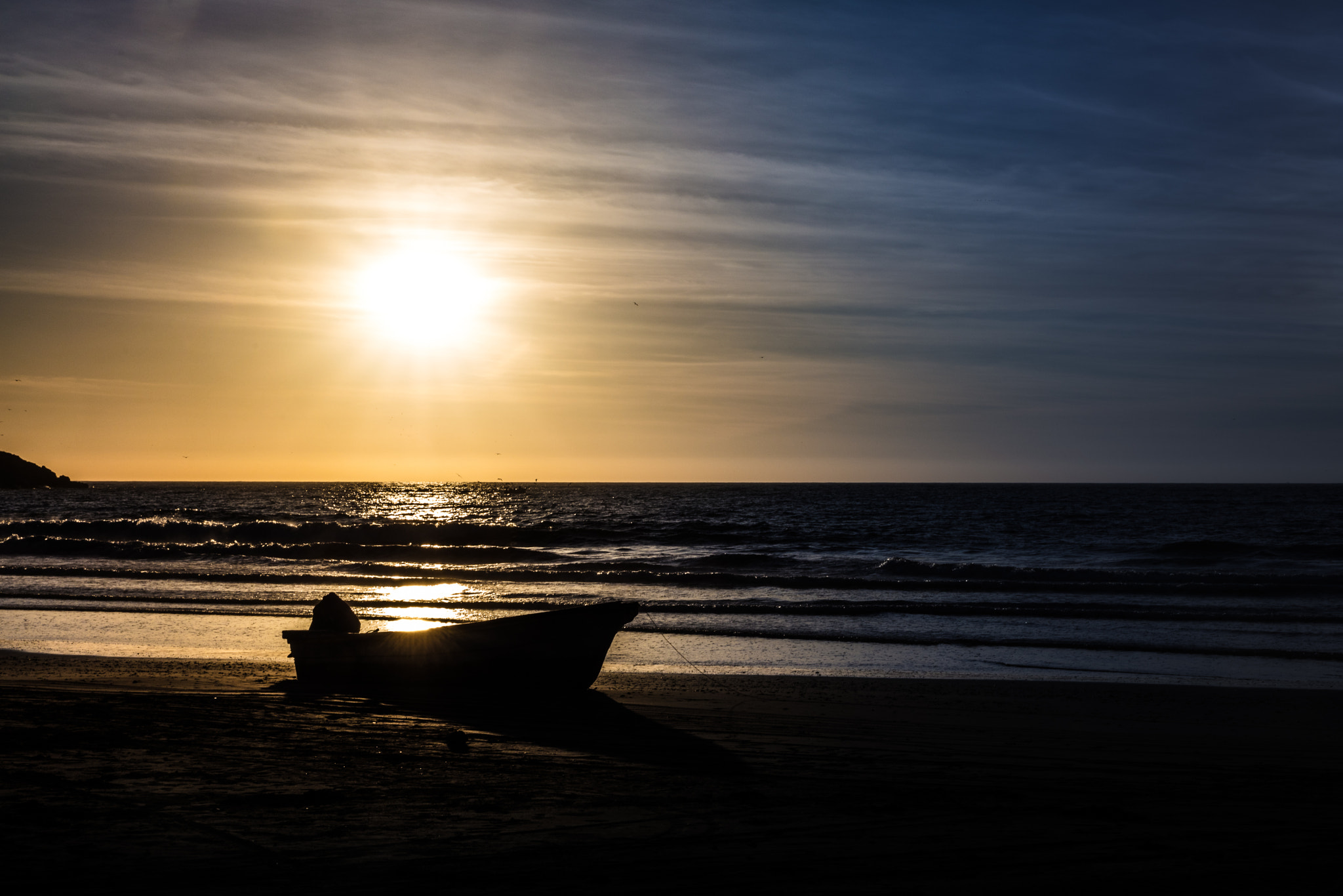 Canon EOS 5DS + Sigma 24-70mm F2.8 EX DG Macro sample photo. Sunset boat photography