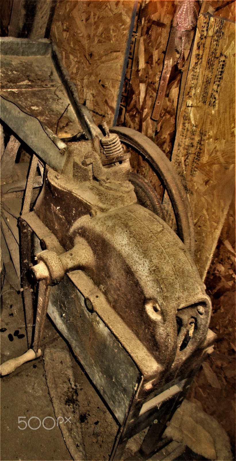 Canon PowerShot ELPH 160 (IXUS 160 / IXY 150) sample photo. Corn sheller photography