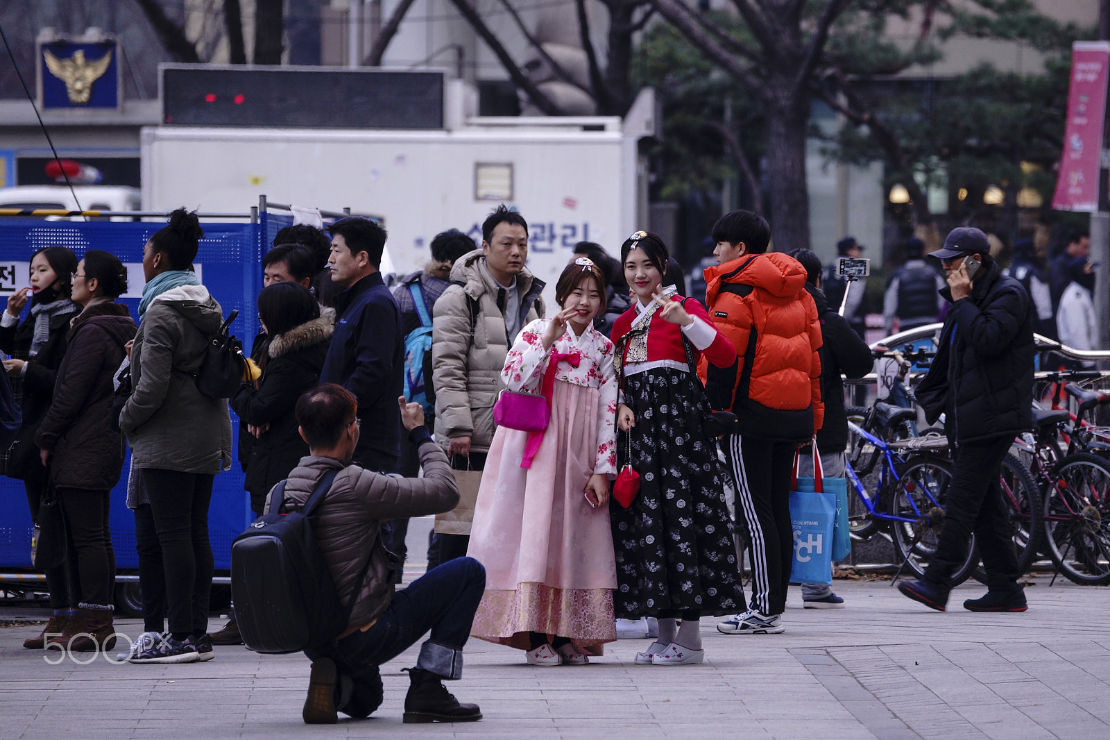 Sony 70-300mm F4.5-5.6 G SSM sample photo. Girls in korean traditional clothes photography