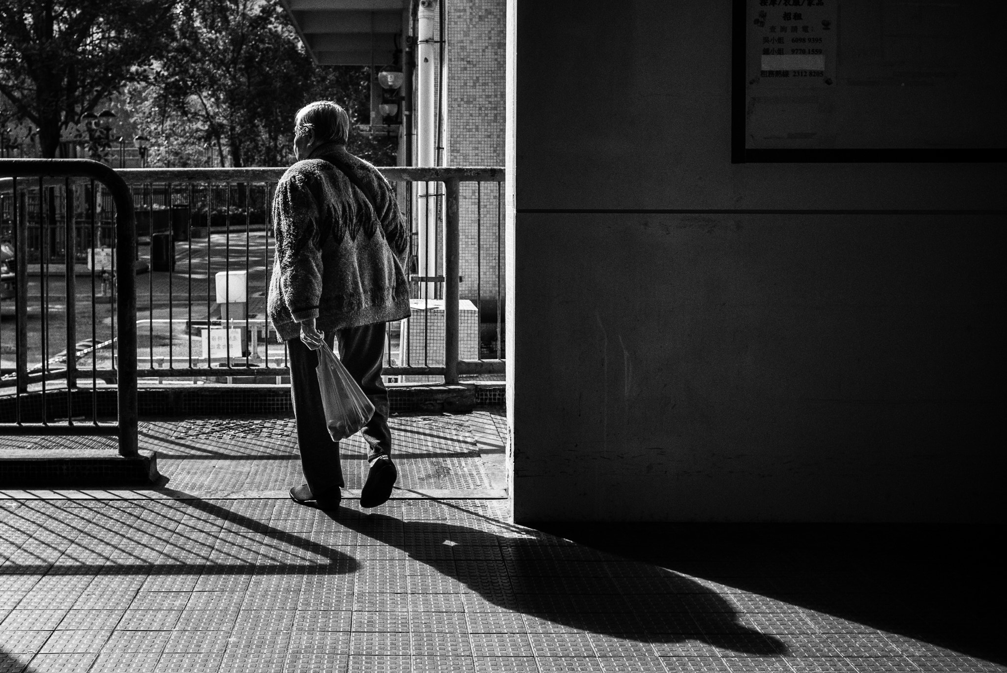 Summilux-M 1:1.4/50 sample photo. Shadow photography