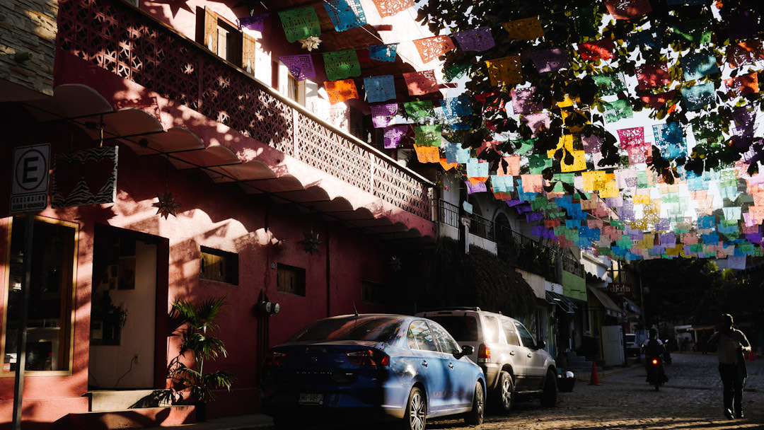 Panasonic Lumix DMC-GH3 + Panasonic Lumix G 20mm F1.7 ASPH sample photo. Calle bonita.  4 de enero 2017. sayulita nayarit.  #colorido #calle #sayulita photography