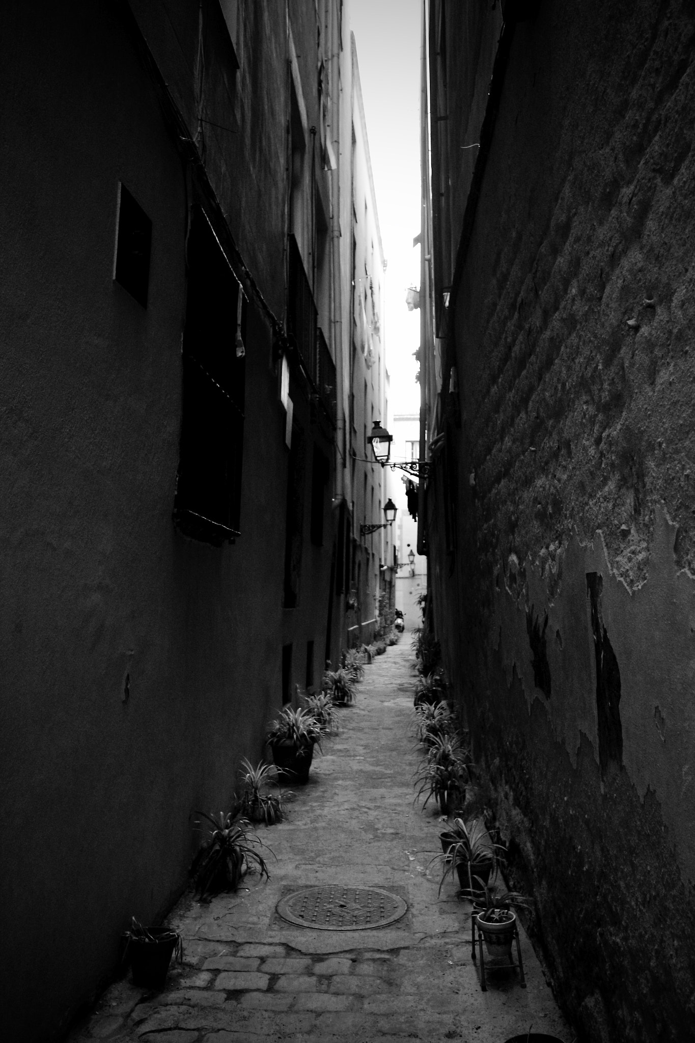 Sigma 10-20mm F3.5 EX DC HSM sample photo. Alley photography